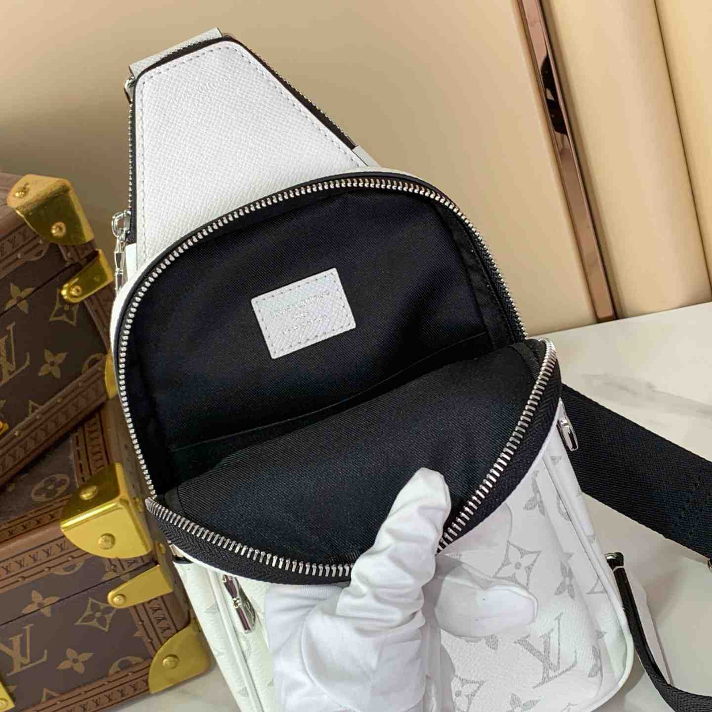 Louis Vuitton Avenue Slingbag PM   M28397 - DesignerGu