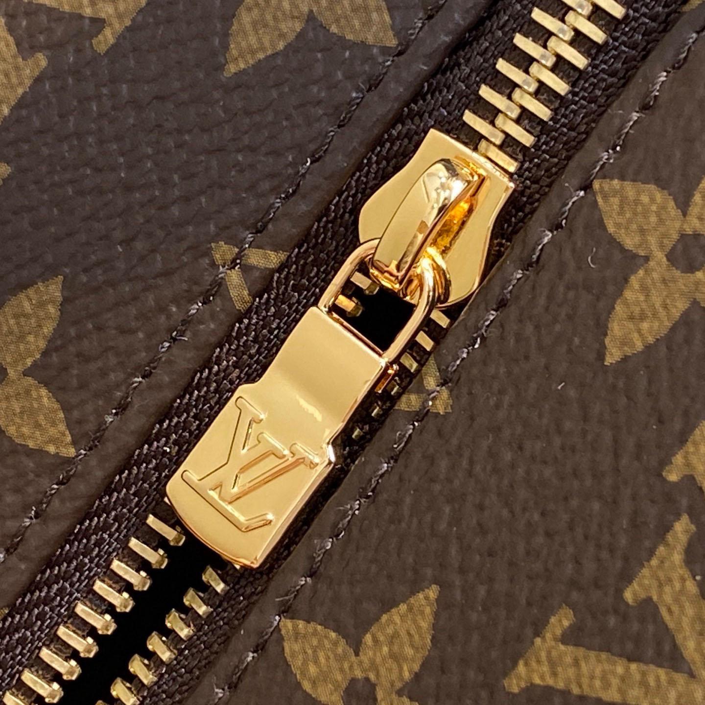 Louis Vuitton Cruiser Toiletry Bag M15350 - DesignerGu