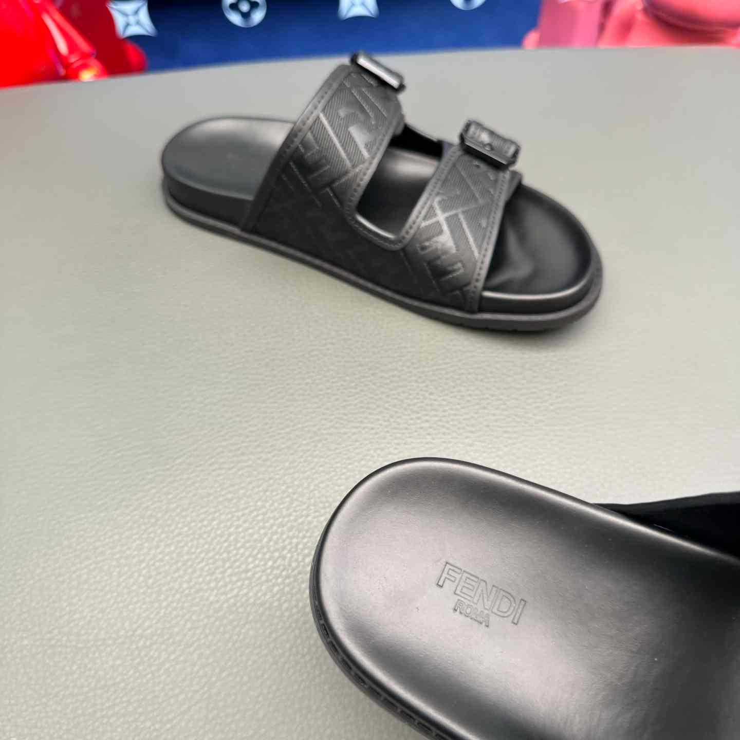 Fendi Feel Logo Sandals - DesignerGu