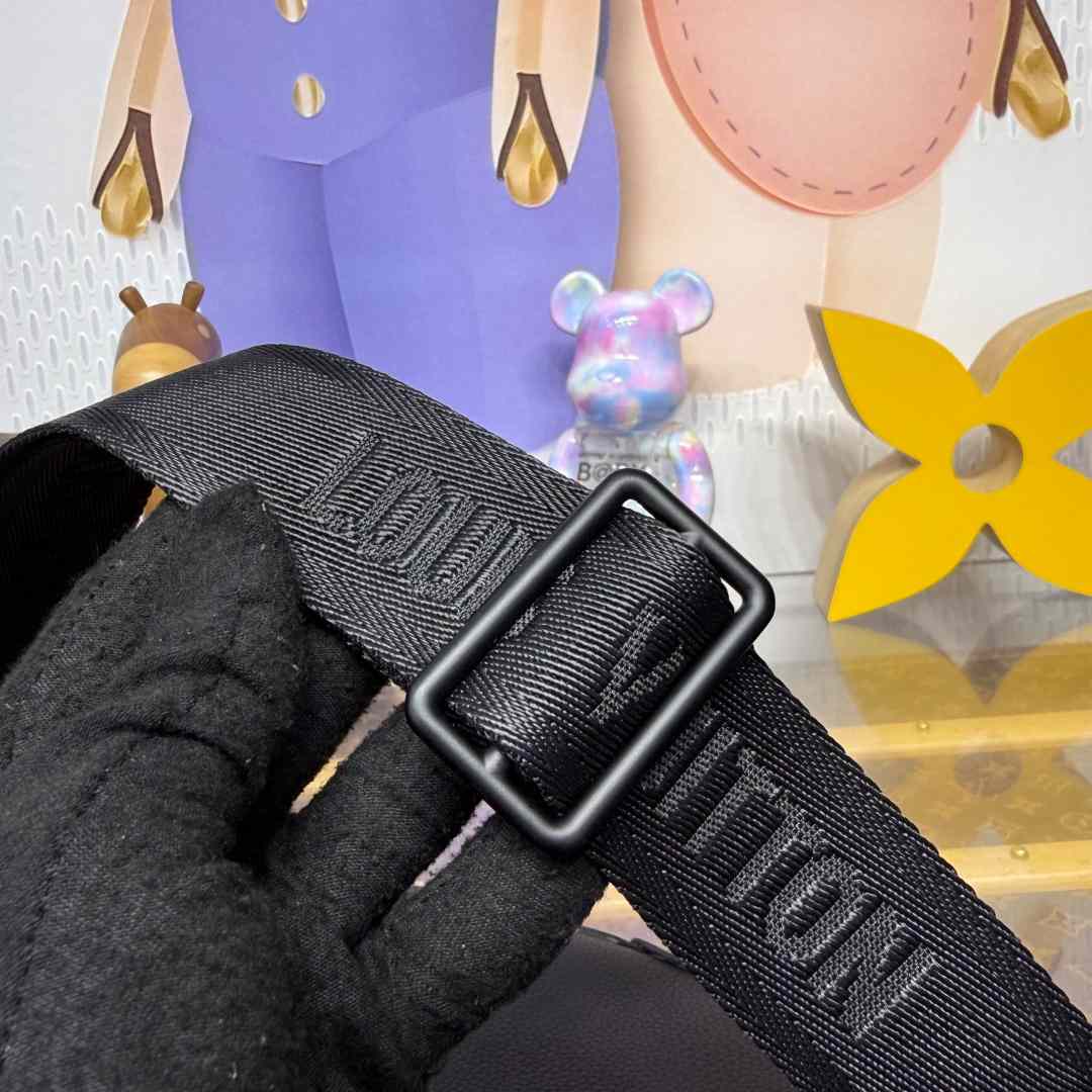 Louis Vuitton Avenue Slingbag PM   M15255 - DesignerGu