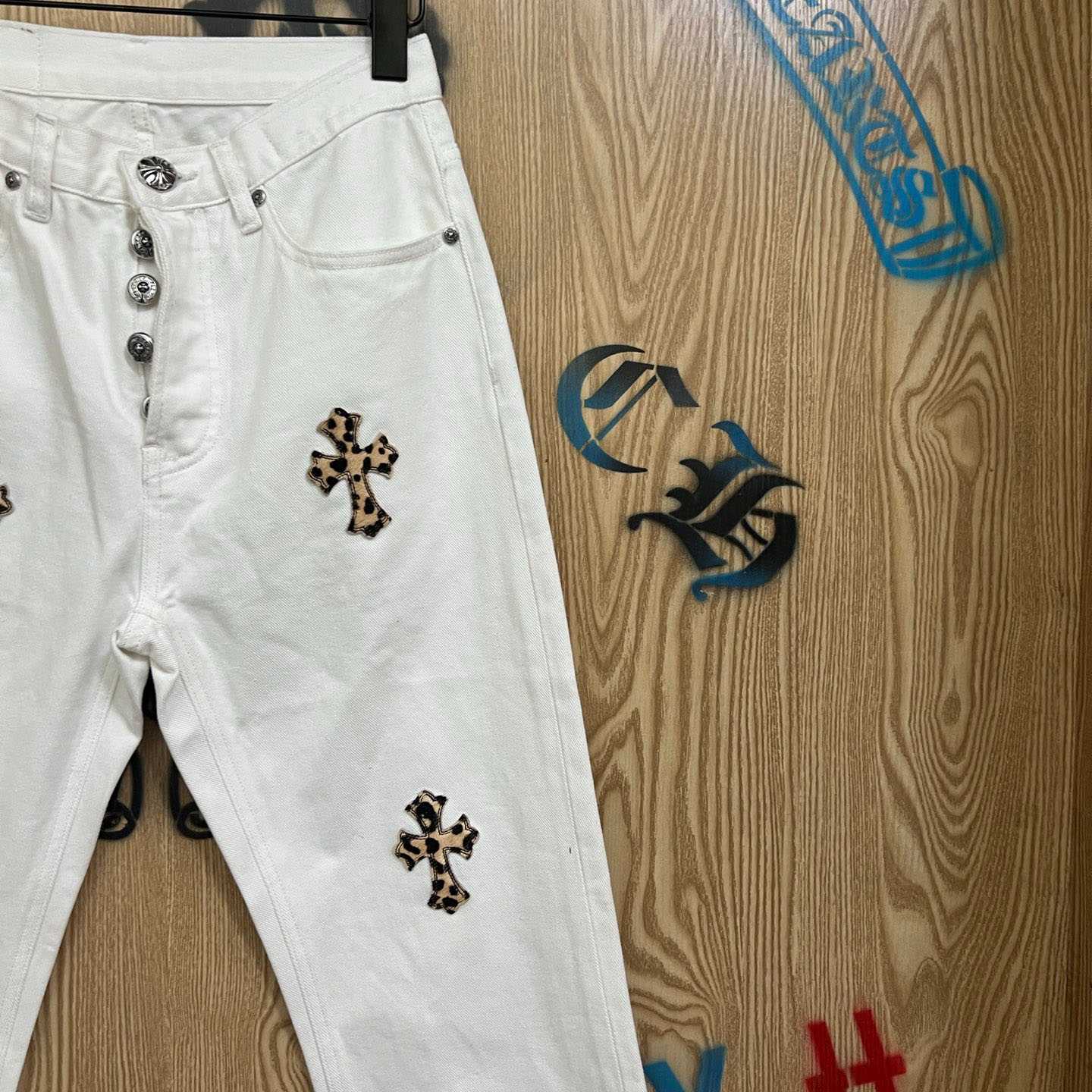 Chrome Hearts Levi's 501 Leopard Cross Patch White Jeans - DesignerGu