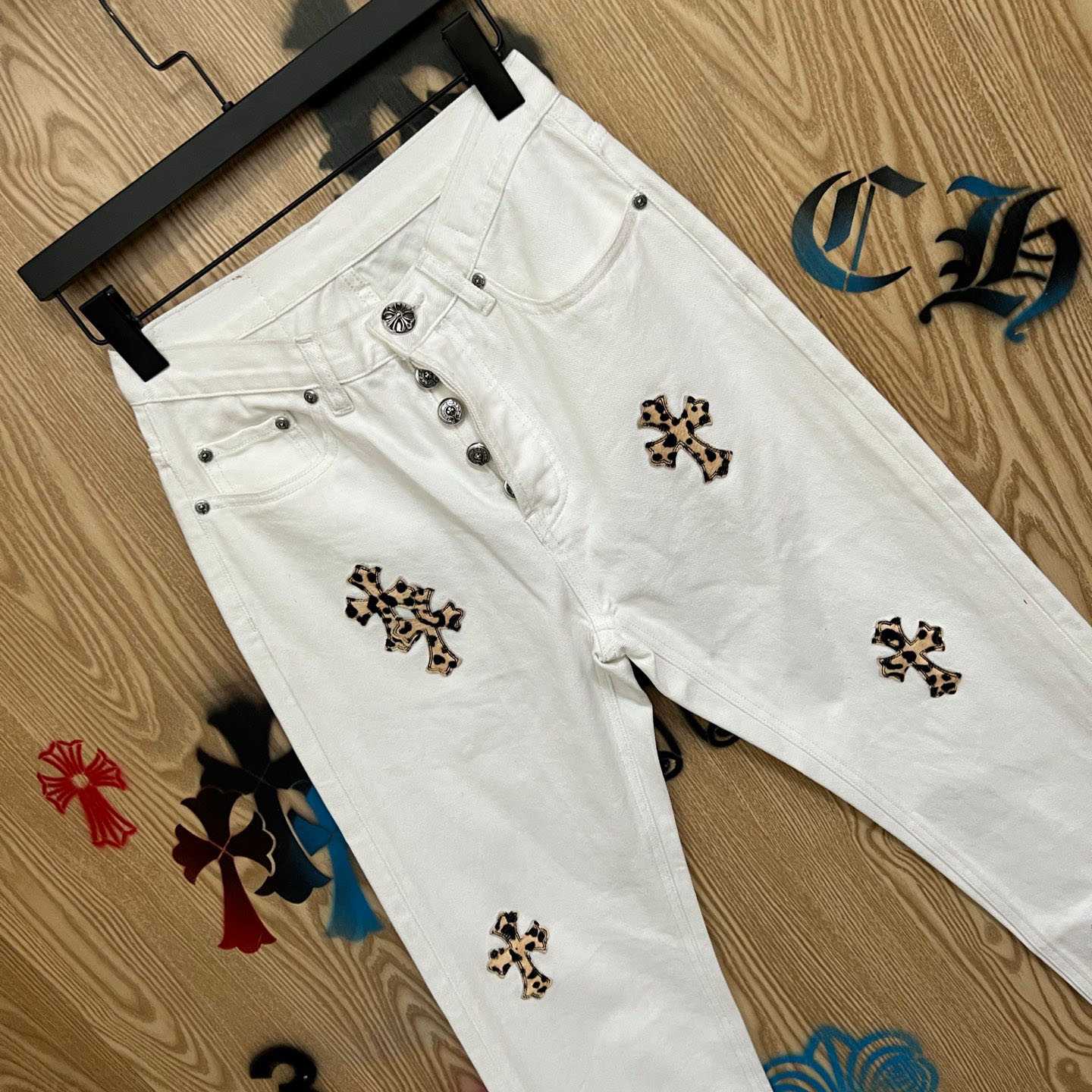 Chrome Hearts Levi's 501 Leopard Cross Patch White Jeans - DesignerGu