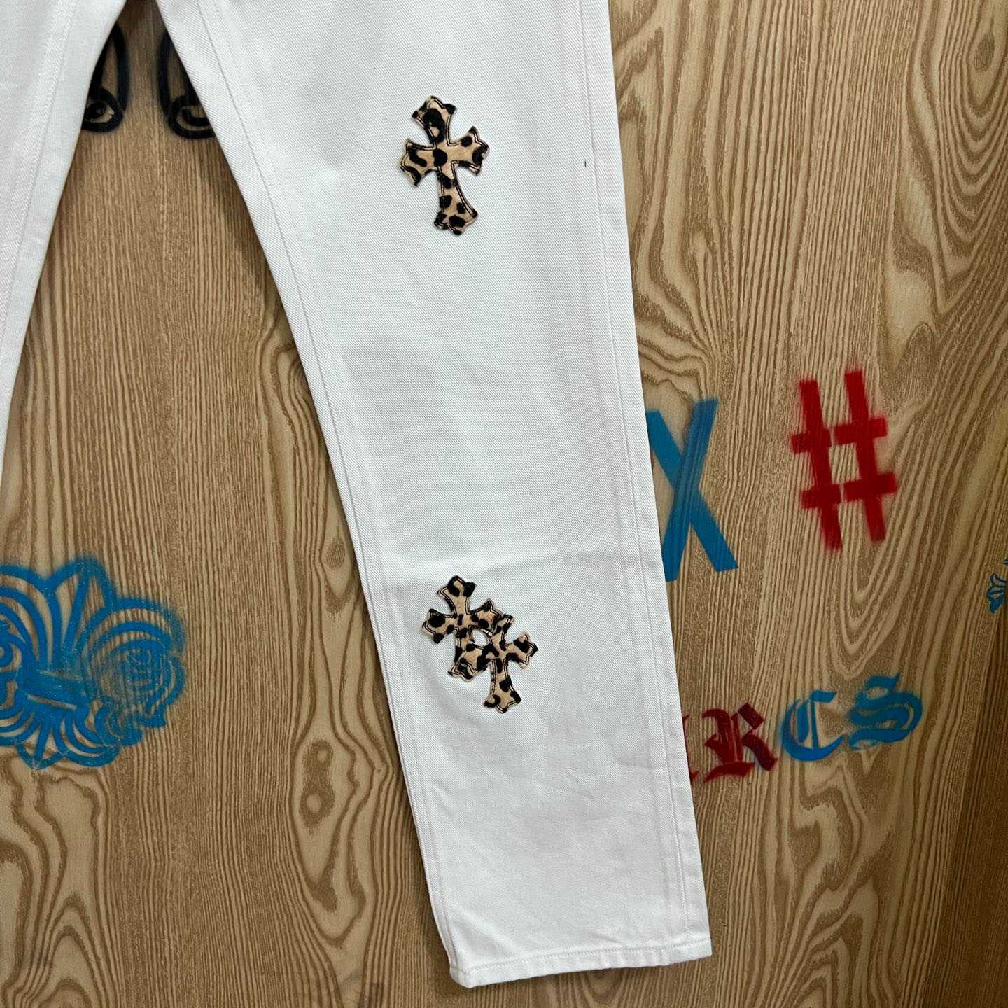 Chrome Hearts Levi's 501 Leopard Cross Patch White Jeans - DesignerGu
