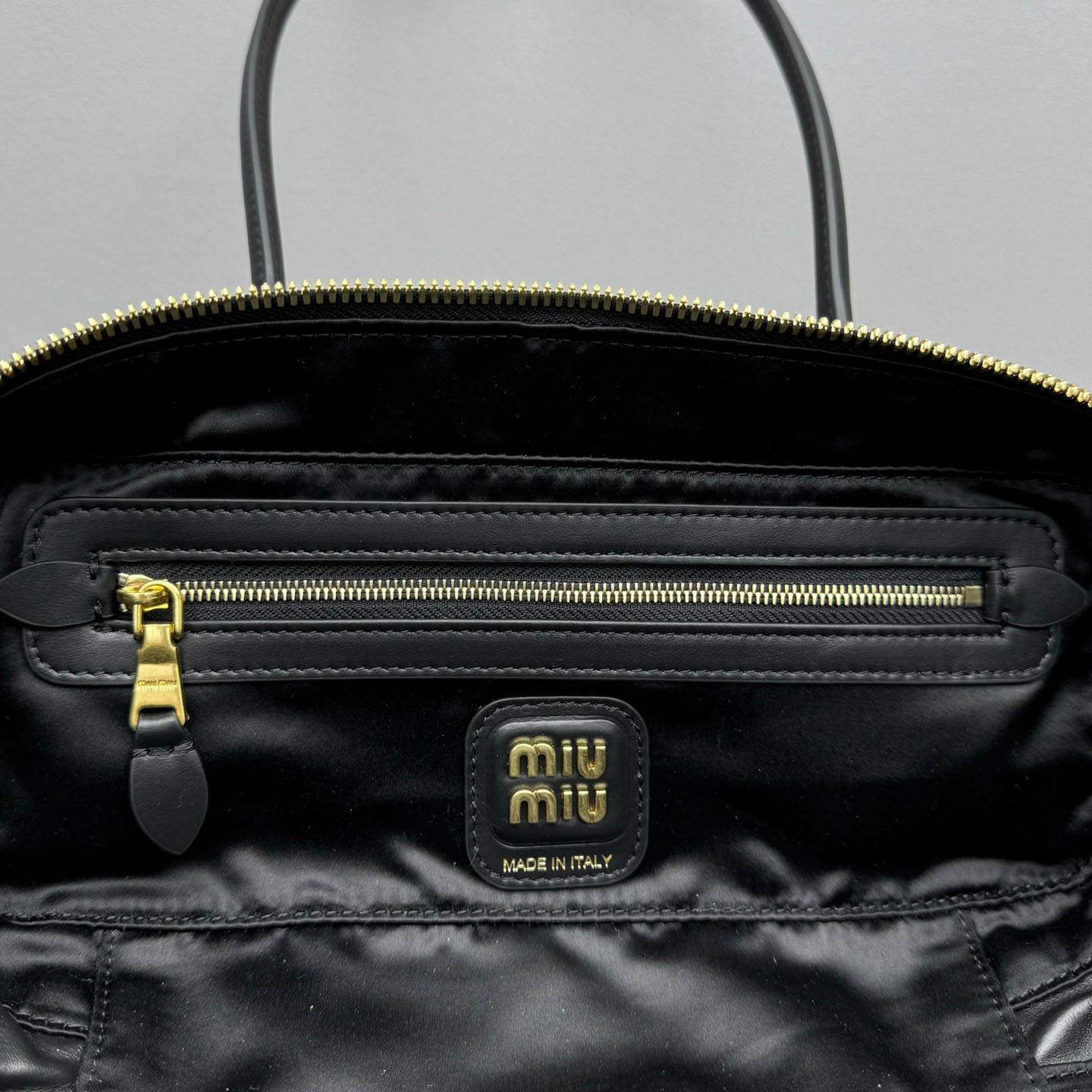 Miu Miu Beau Leather Bag - DesignerGu