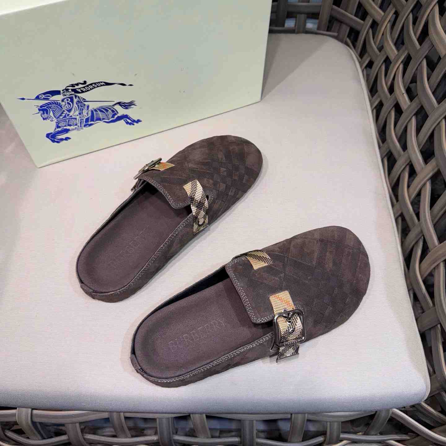 Burberry Suede Urchin Clogs - DesignerGu