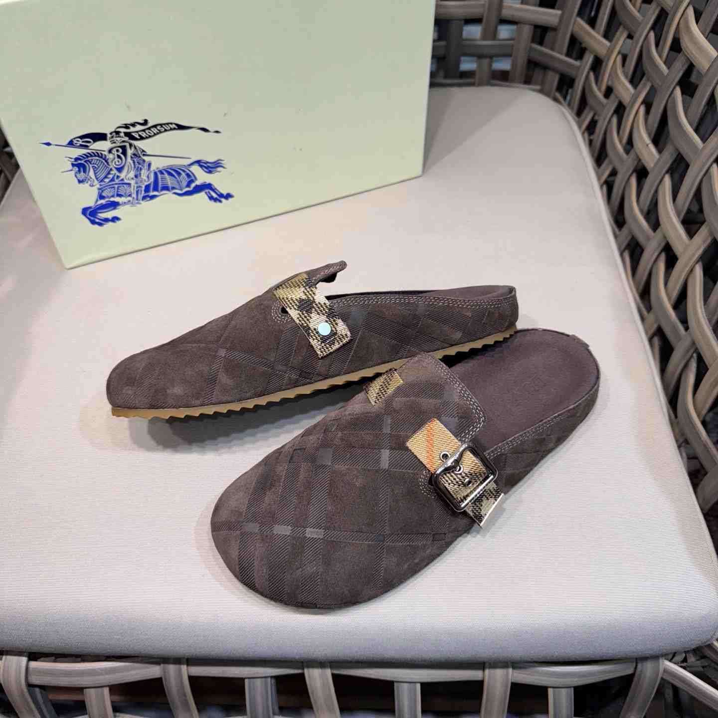 Burberry Suede Urchin Clogs - DesignerGu