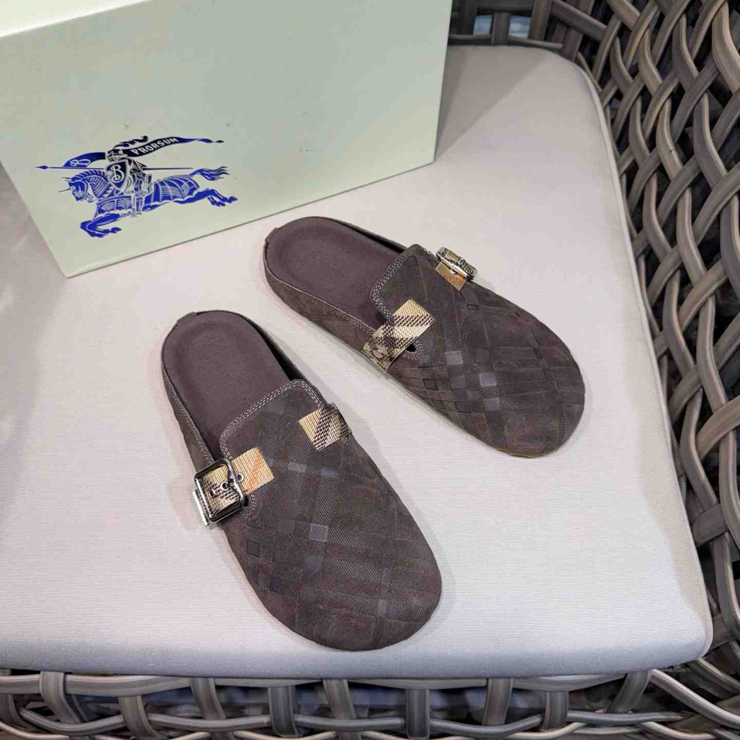 Burberry Suede Urchin Clogs - DesignerGu