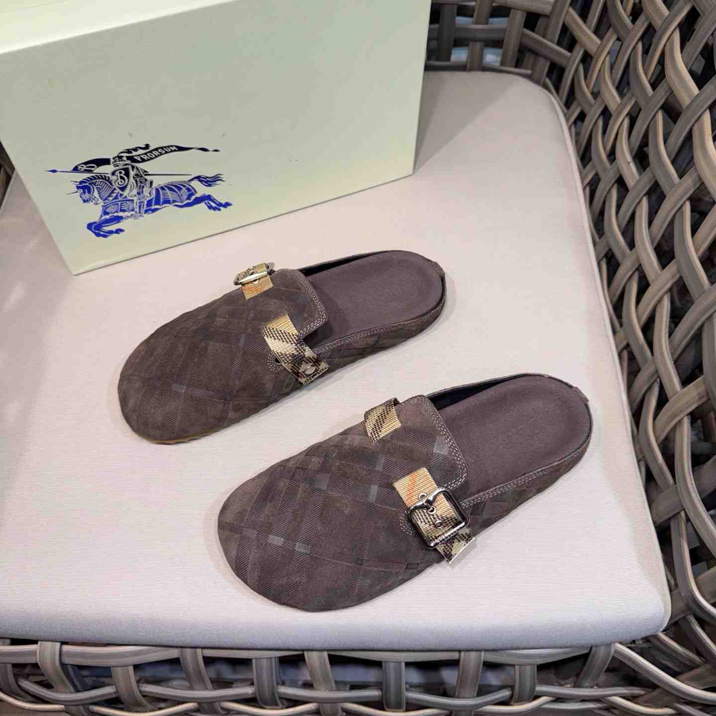 Burberry Suede Urchin Clogs - DesignerGu