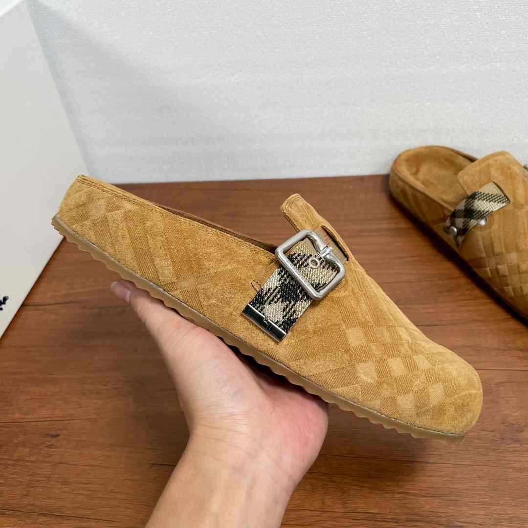 Burberry Suede Urchin Clogs - DesignerGu