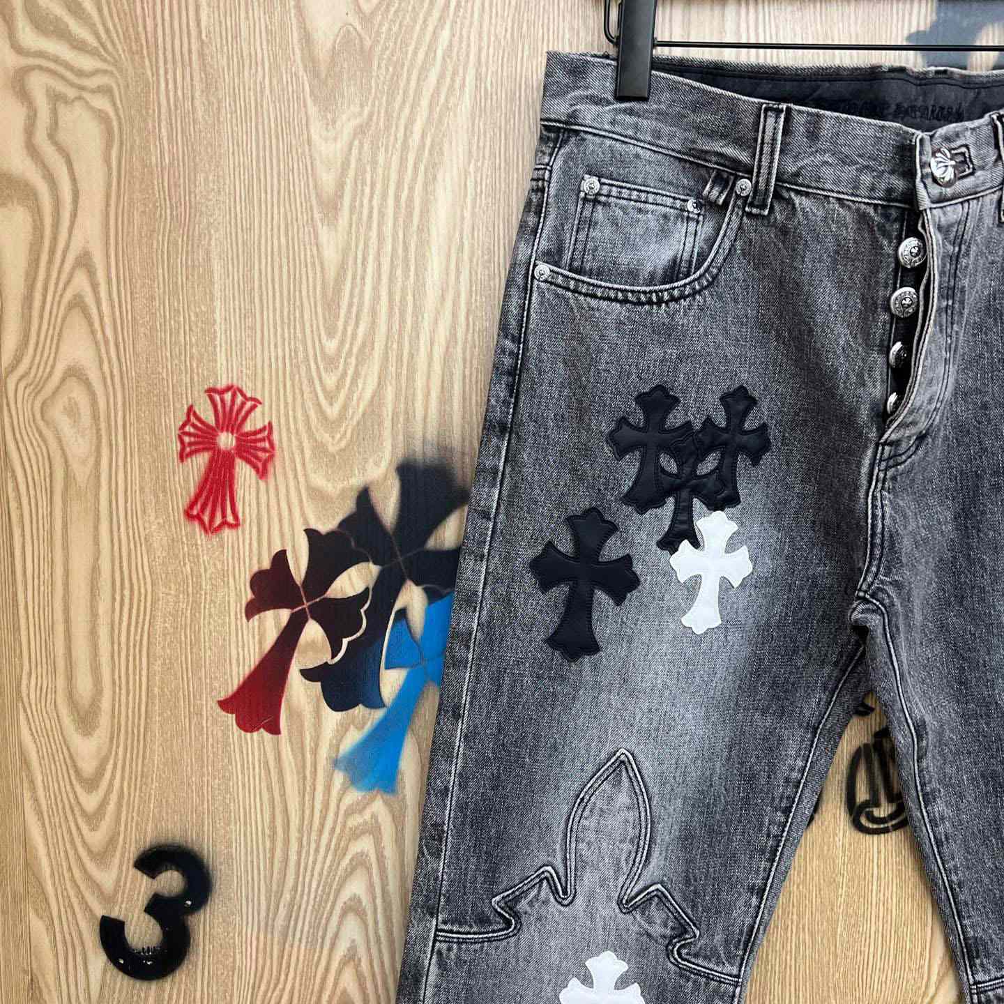 Chrome Hearts Cross Patch Fleur Knee Jeans - DesignerGu
