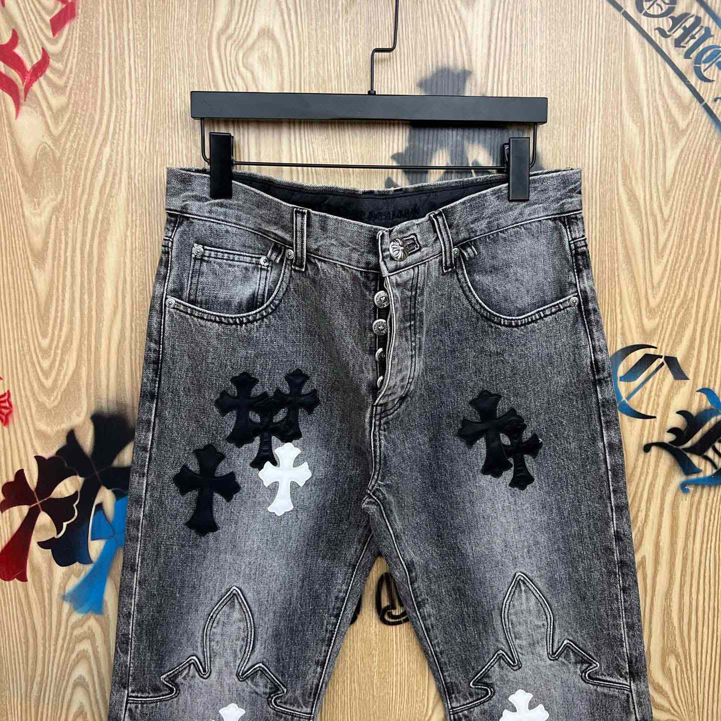 Chrome Hearts Cross Patch Fleur Knee Jeans - DesignerGu