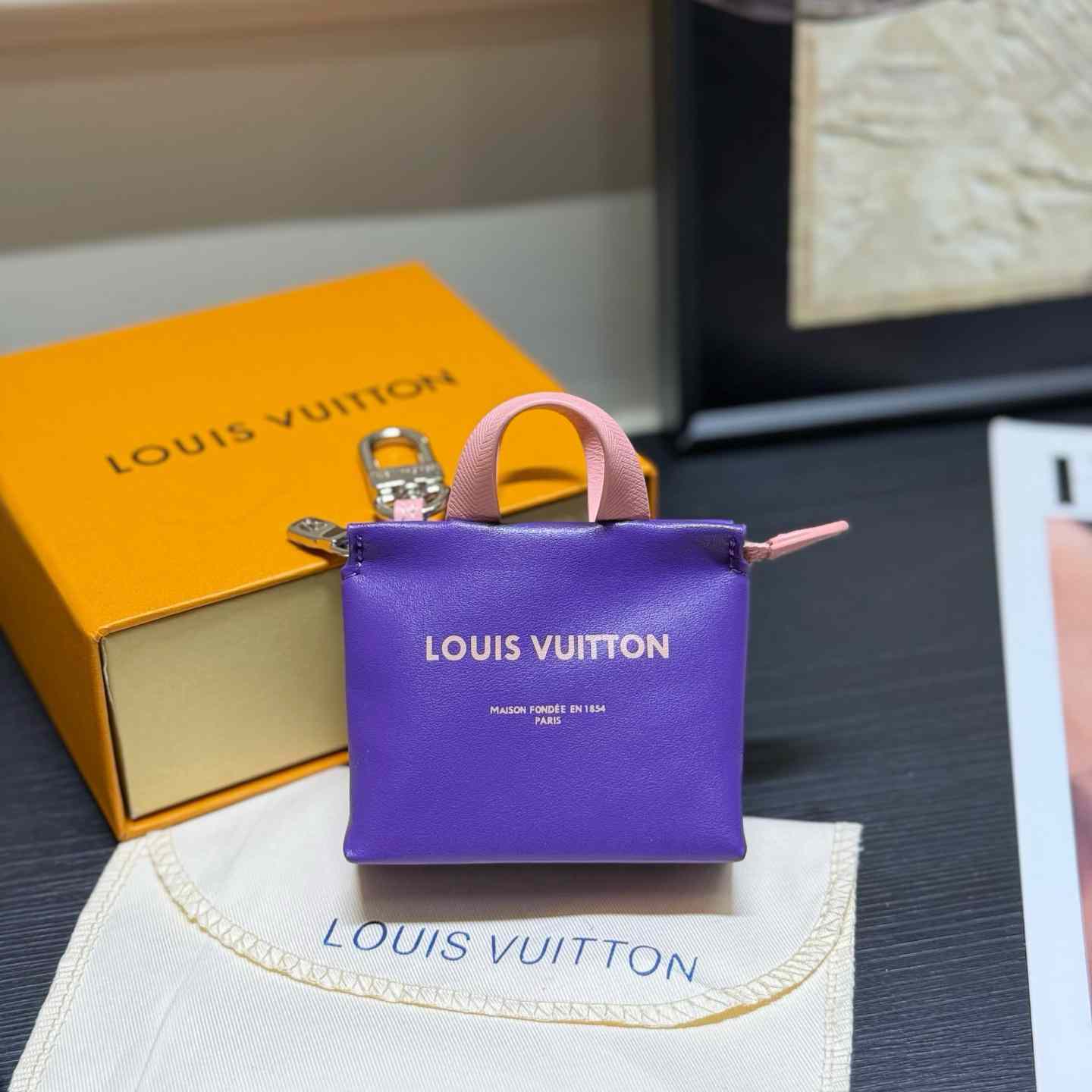Louis Vuitton LV Mini Shopper Bag Charm M03121 - DesignerGu