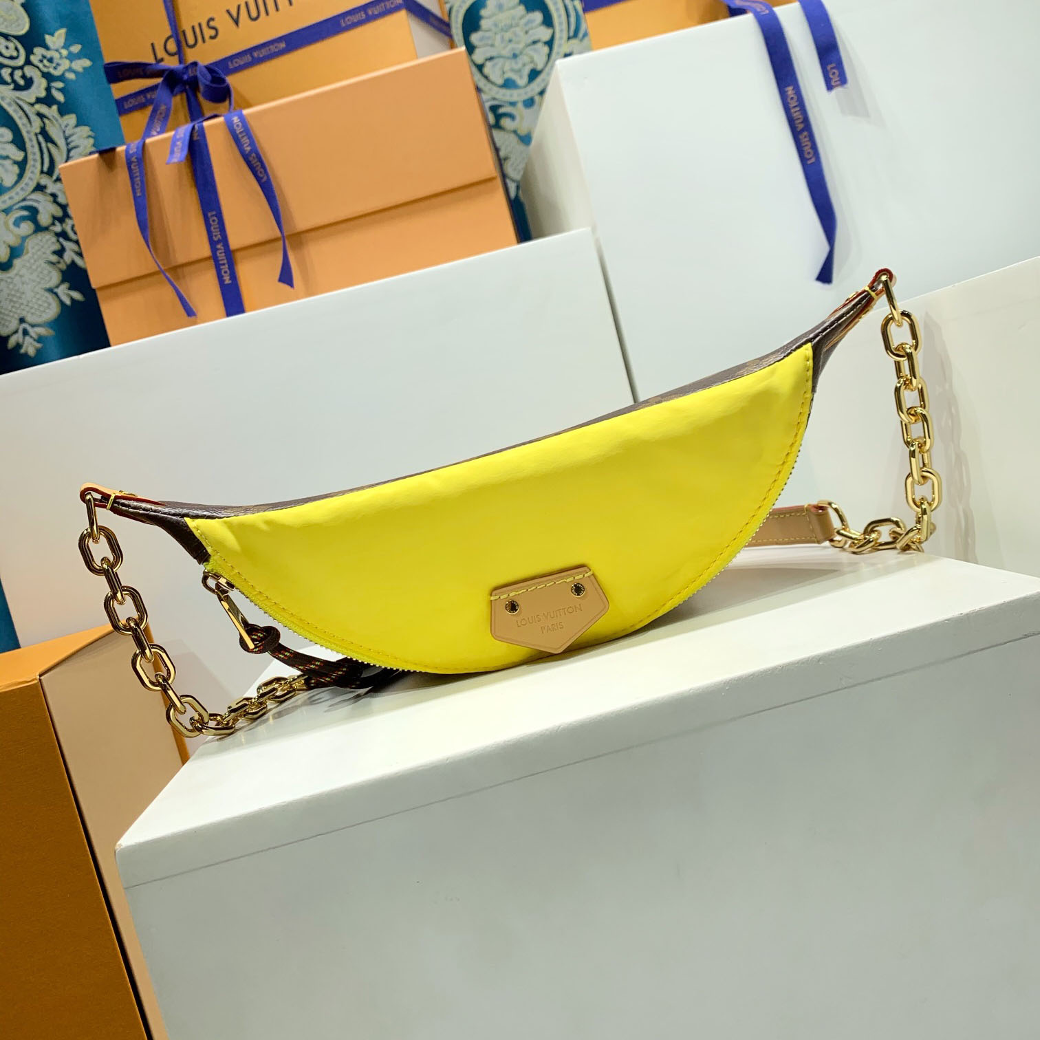 Louis Vuitton Bumbag M27237 - DesignerGu