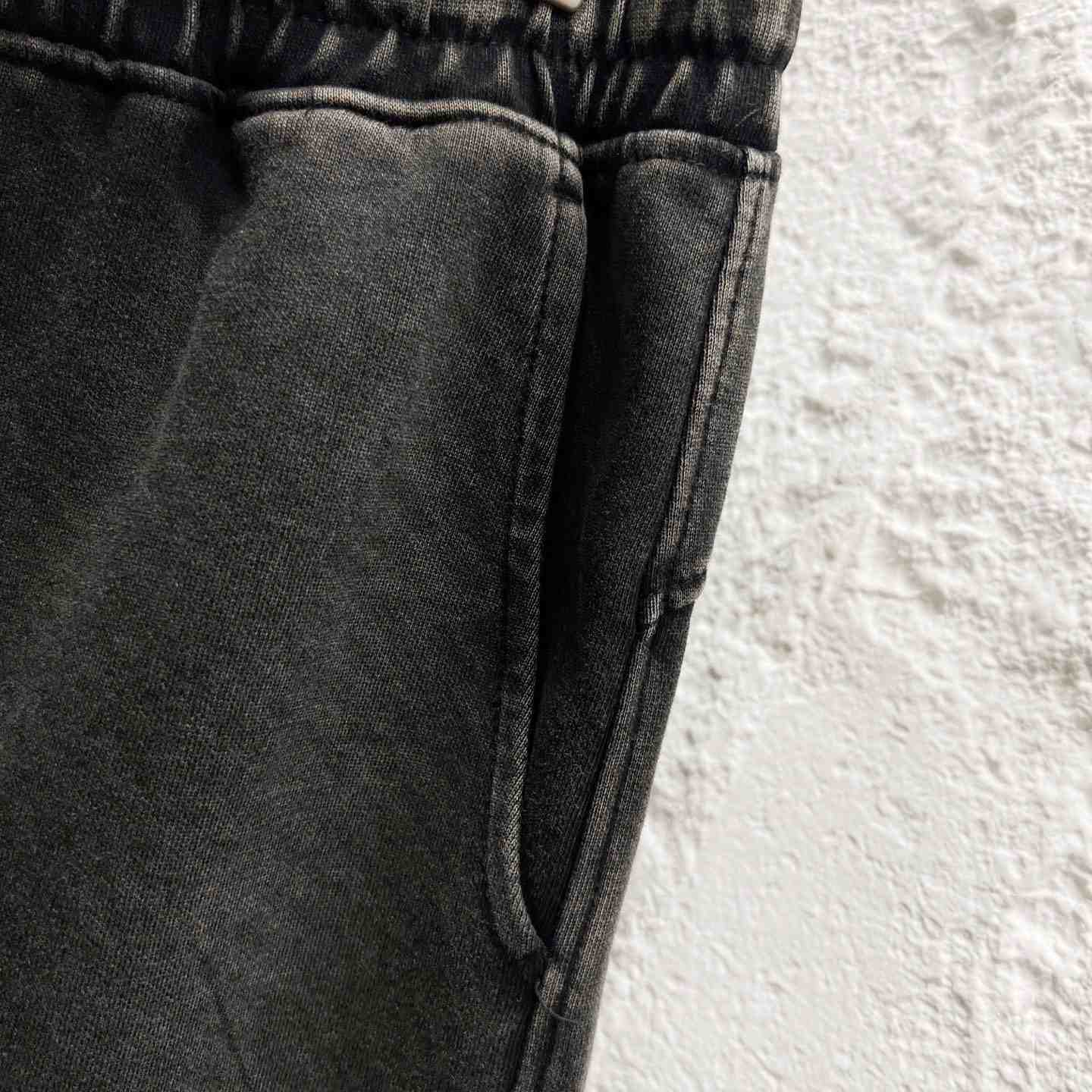 Louis Vuitton Shorts    - DesignerGu