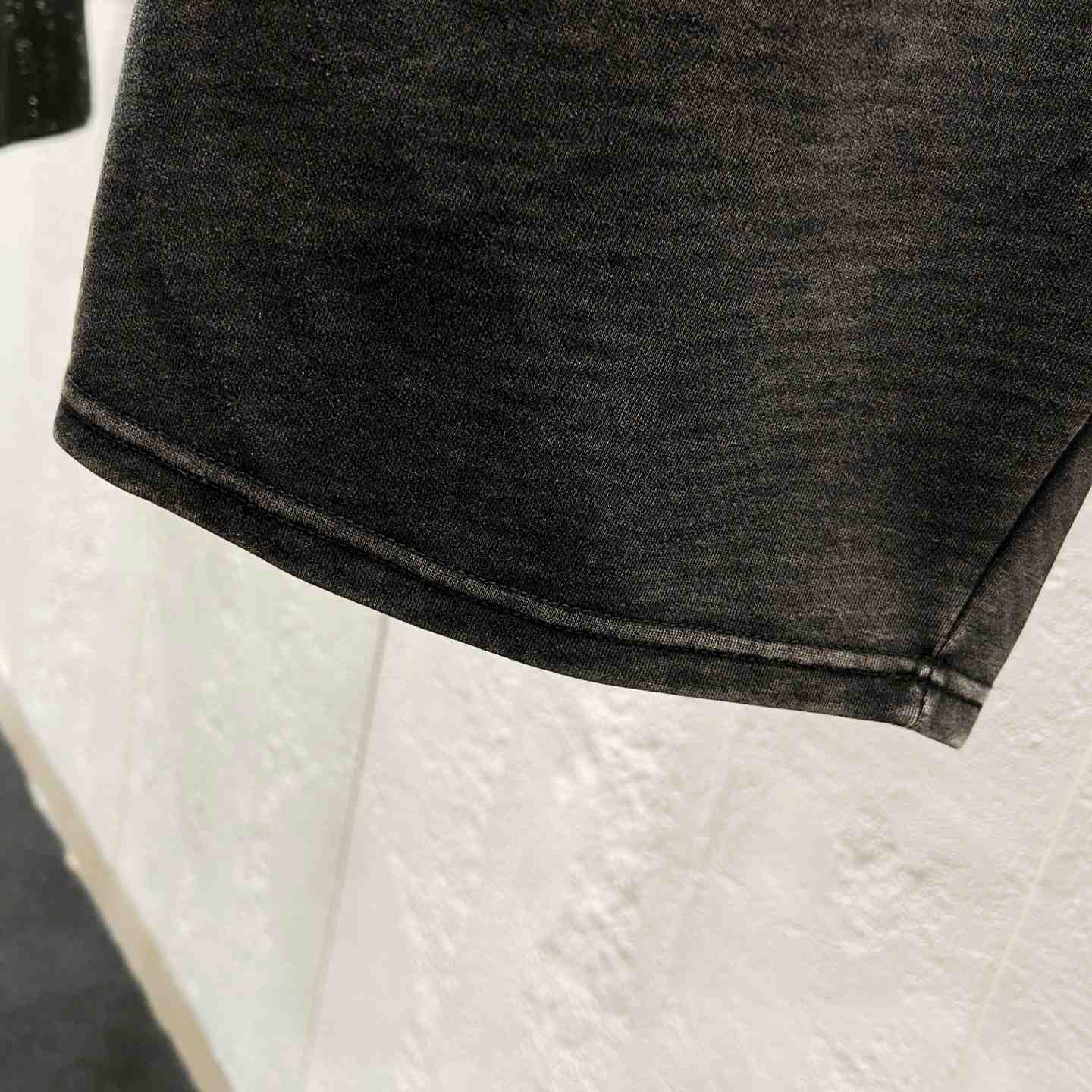 Louis Vuitton Shorts    - DesignerGu