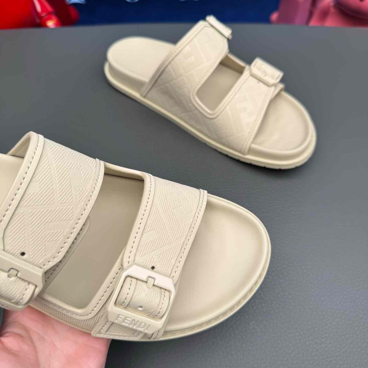 Fendi Feel Logo Sandals - DesignerGu