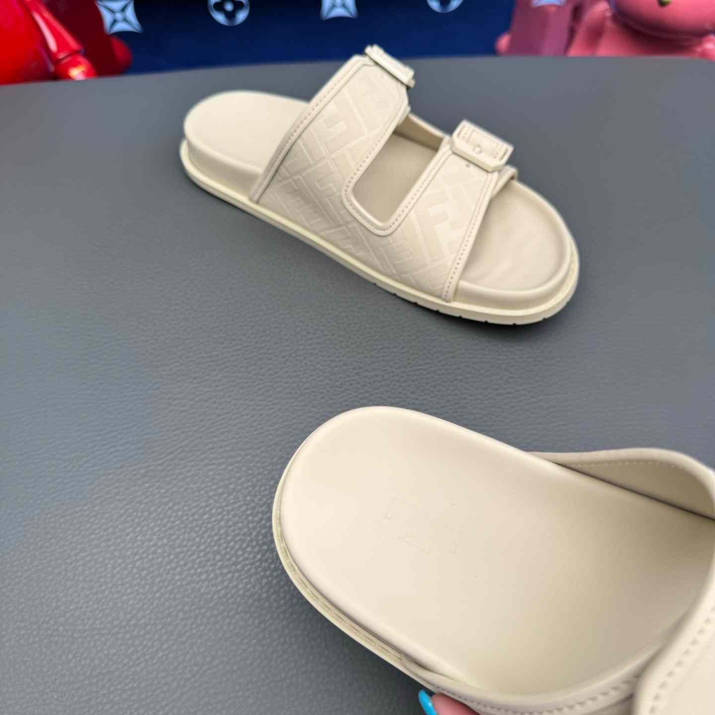 Fendi Feel Logo Sandals - DesignerGu