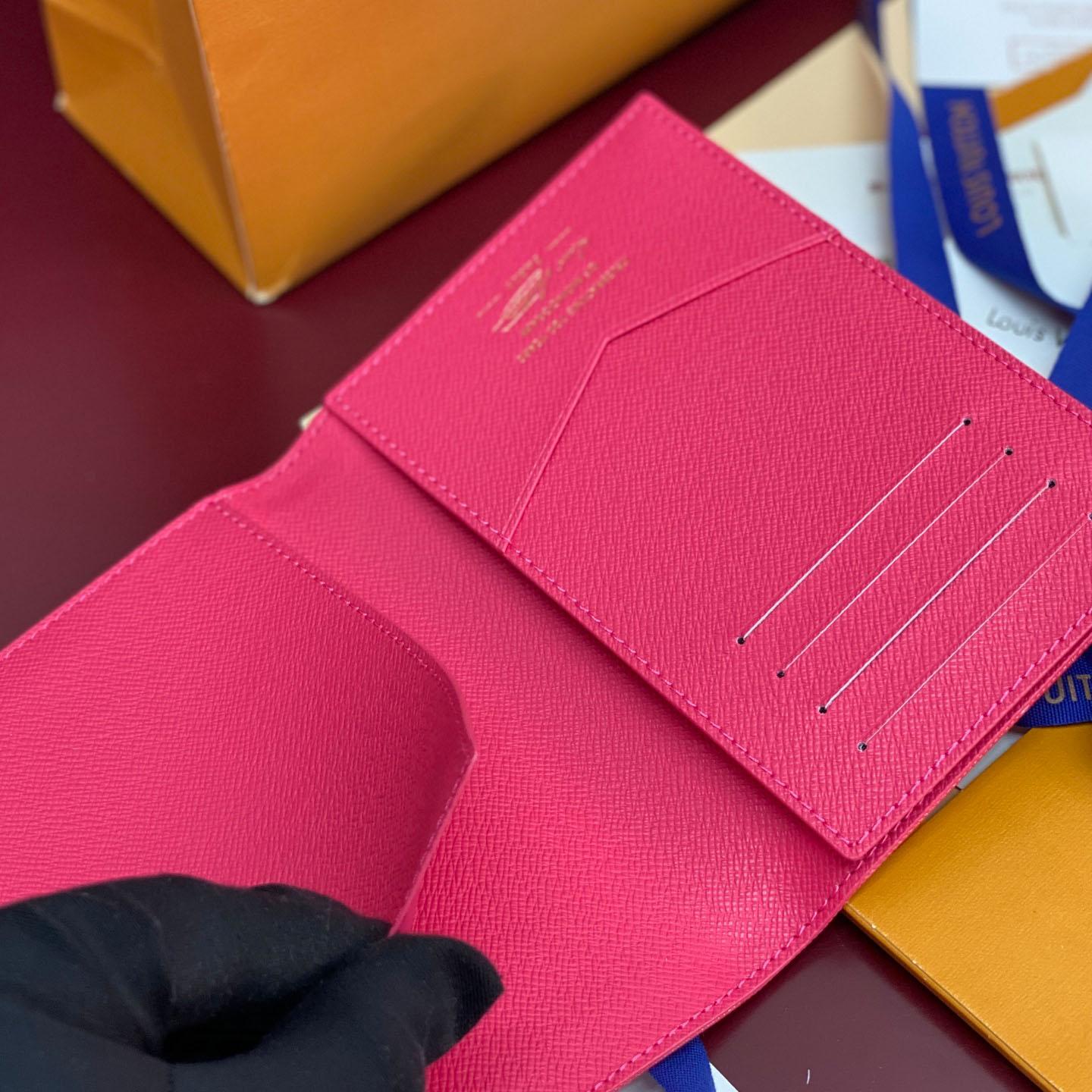 Louis Vuitton Passport Cover   M27615 - DesignerGu