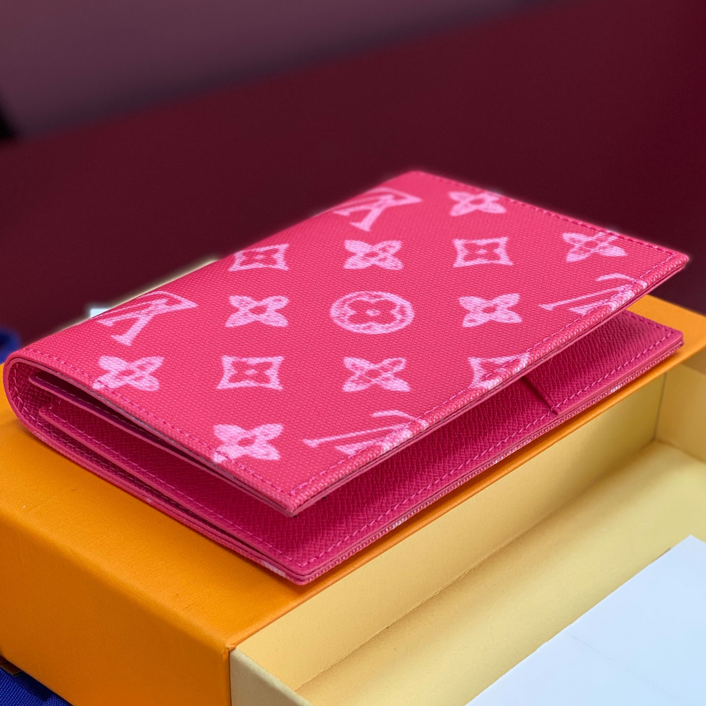 Louis Vuitton Passport Cover   M27615 - DesignerGu