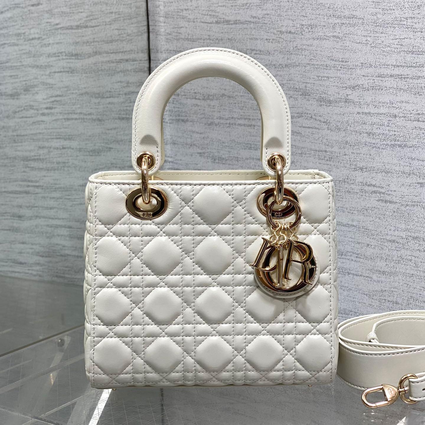 Dior Lady Dior Bag   20cm - DesignerGu