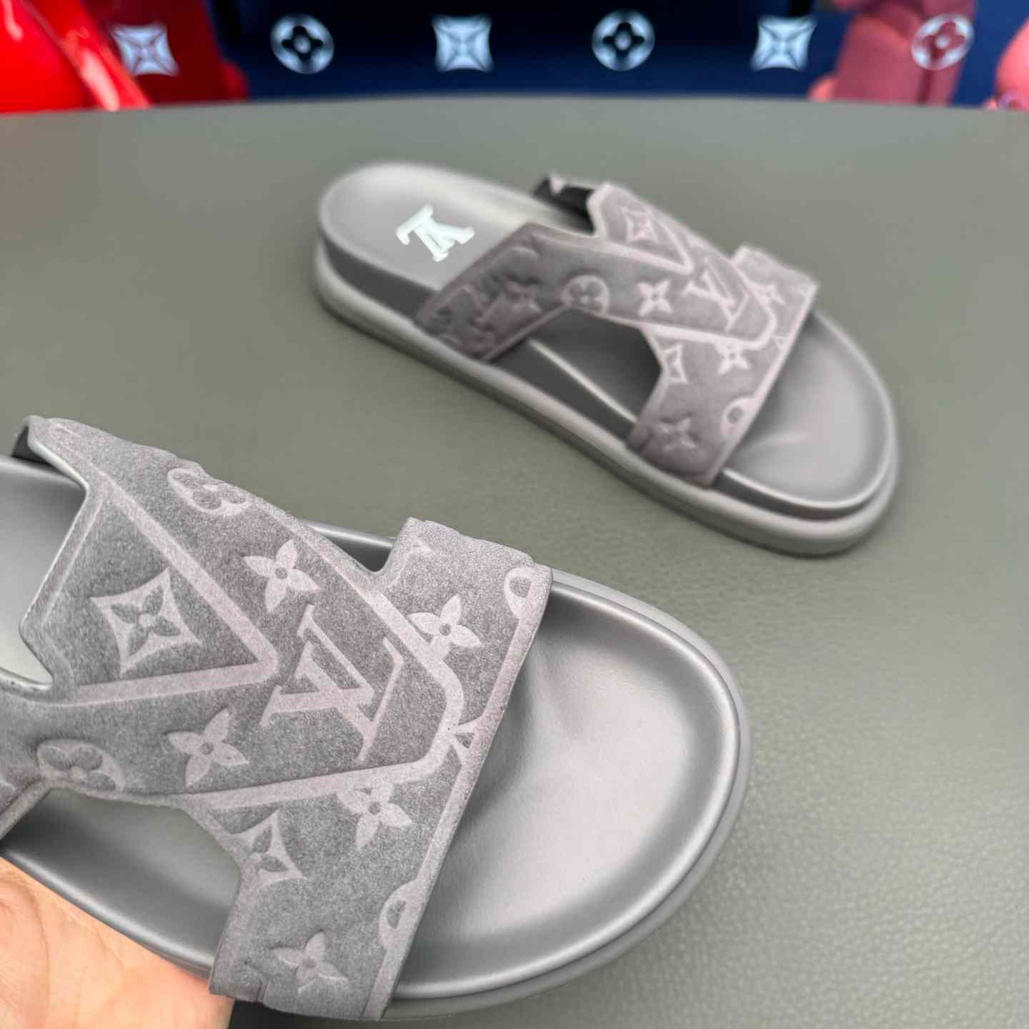 Louis Vuitton LV Oasis Mule    - DesignerGu