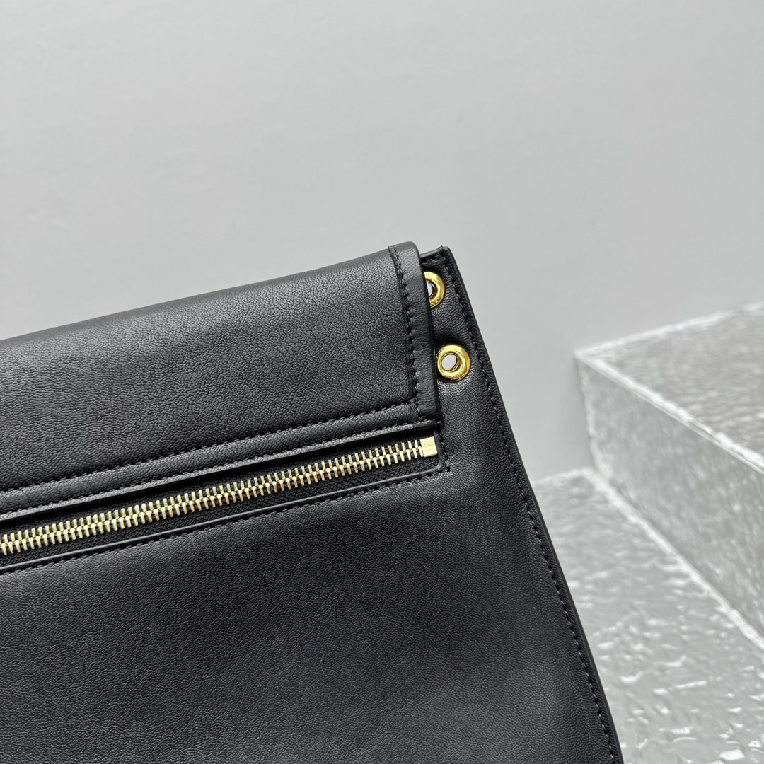 Celine Soft Triomphe Besace - DesignerGu