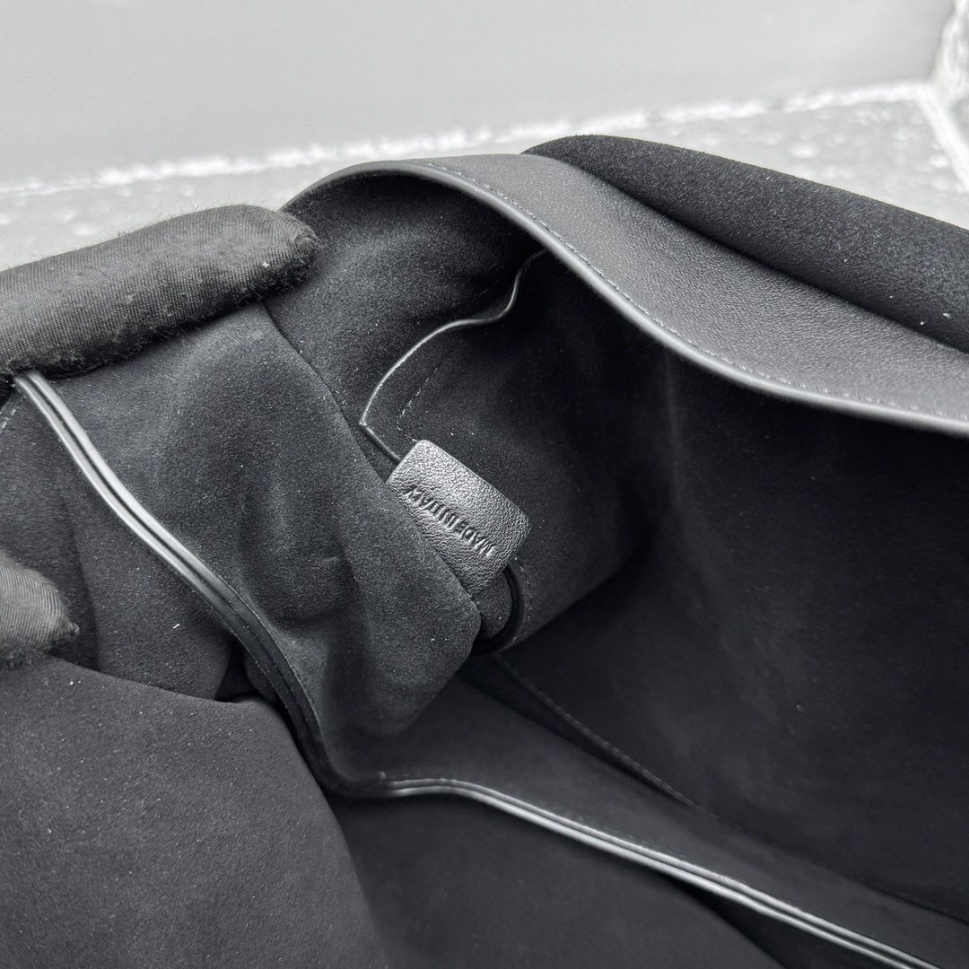 Celine Soft Triomphe Besace - DesignerGu