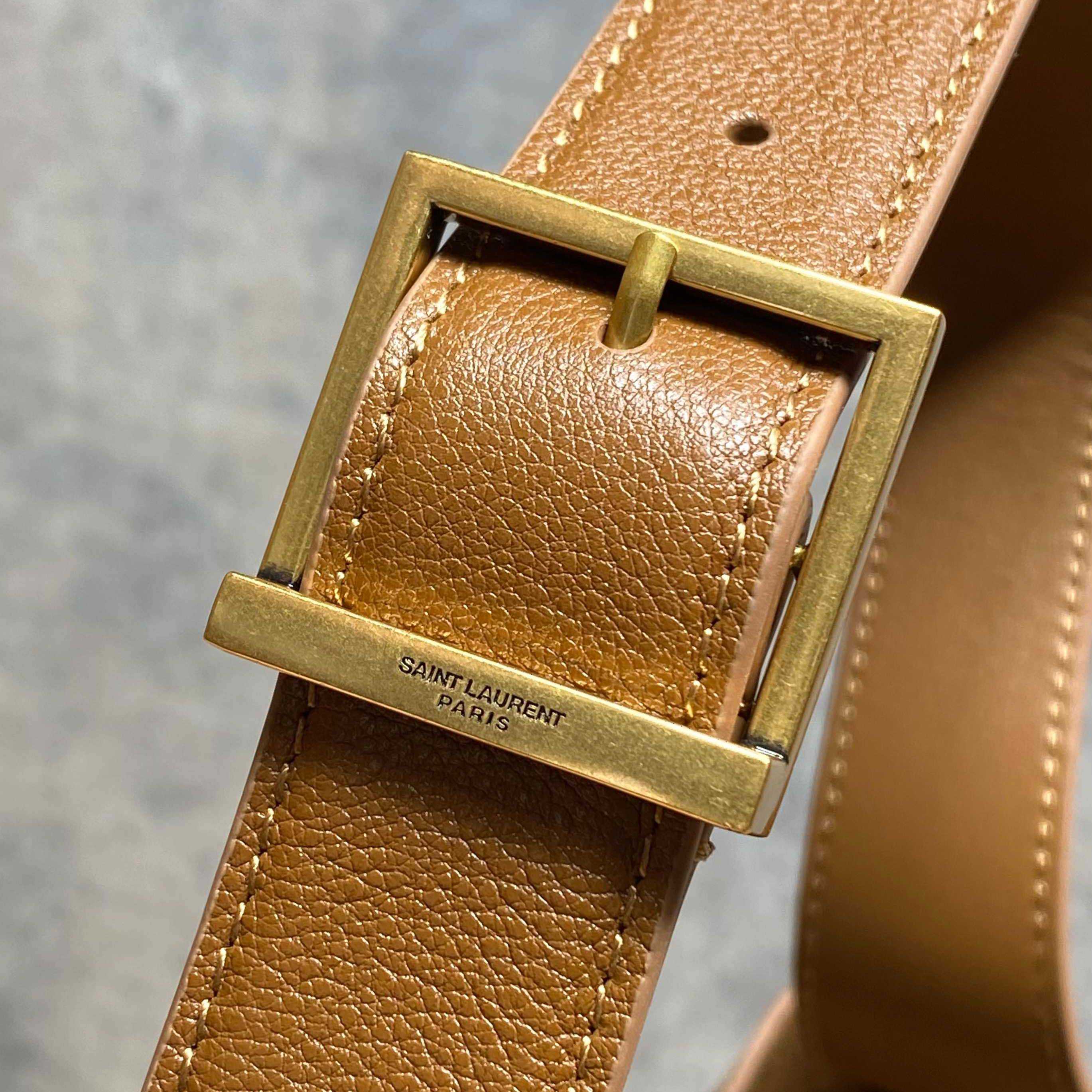 Saint Laurent LE 5 À 7 Supple LARGE In Grained Leather - DesignerGu