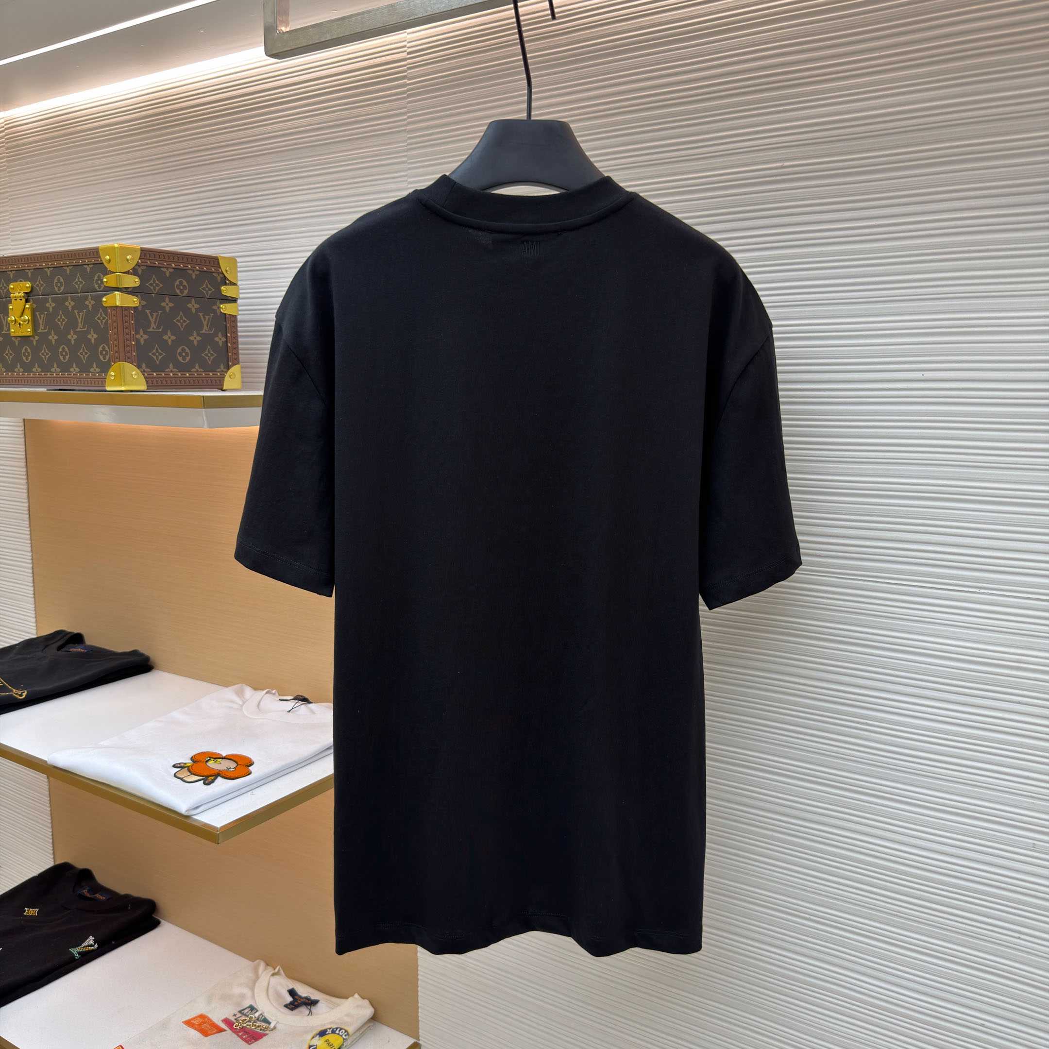 AMI Paris Black Cotton Ami De Coeur T-shirt - DesignerGu