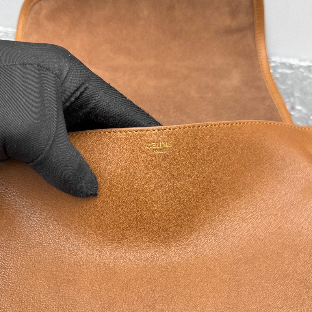 Celine Soft Triomphe Besace - DesignerGu