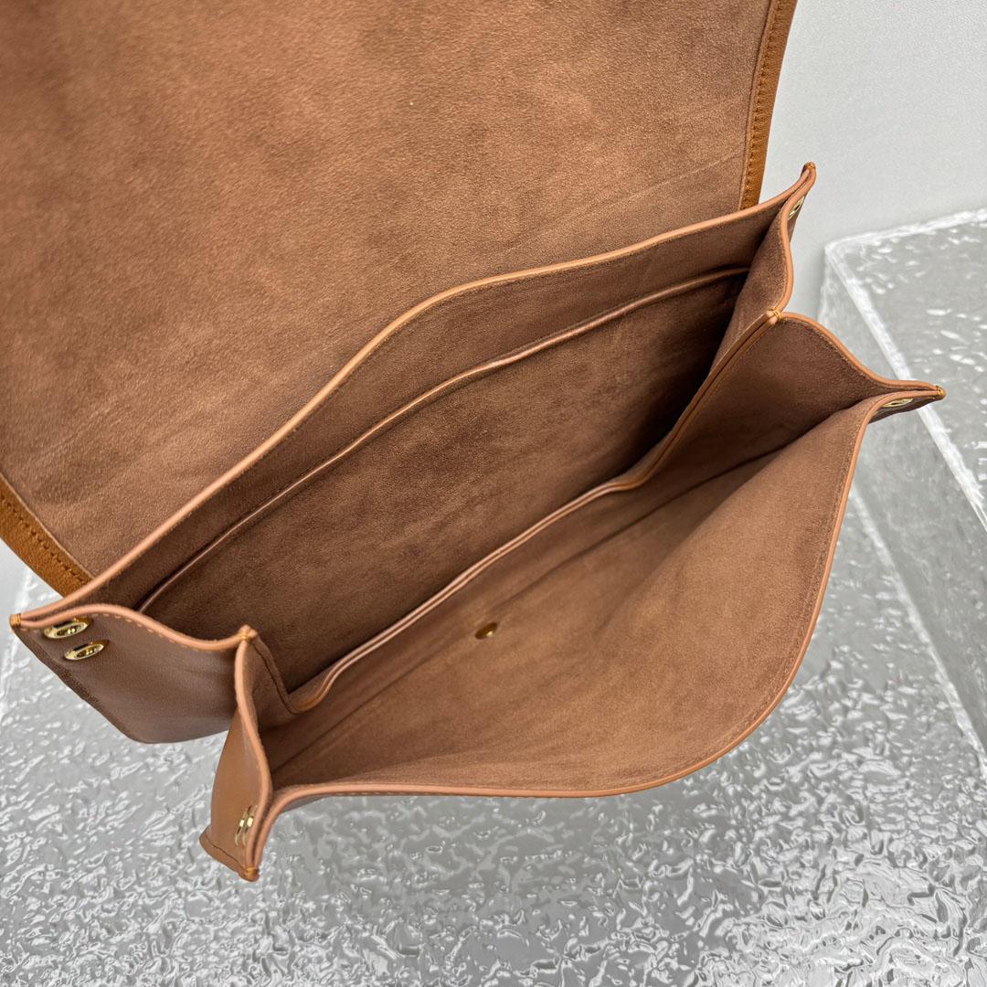 Celine Soft Triomphe Besace - DesignerGu