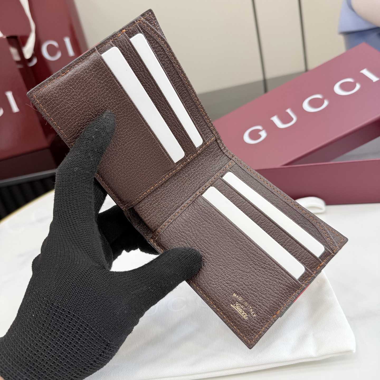 Gucci Bi-fold wallet With Web - DesignerGu