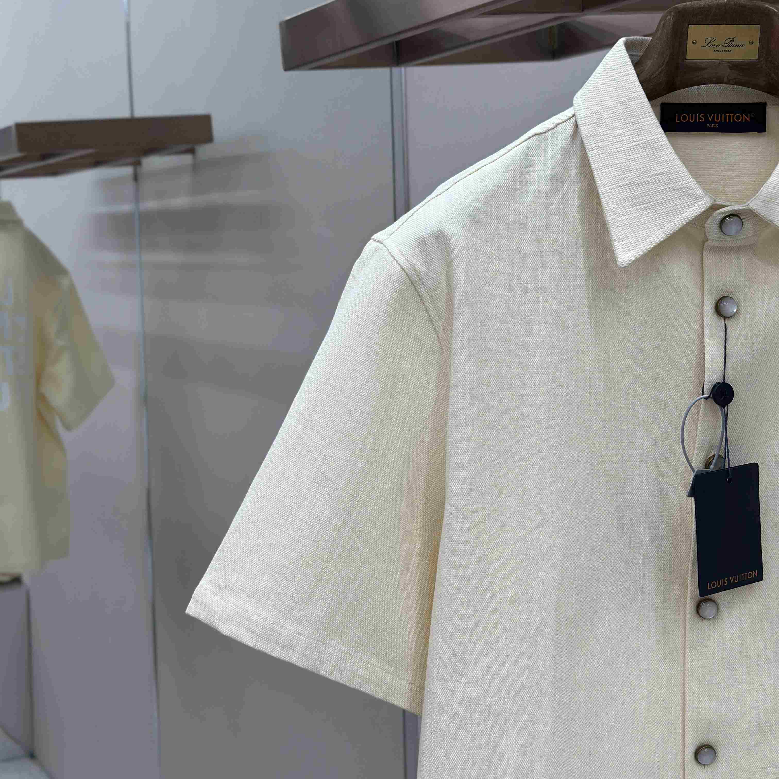 Louis Vuitton Silk-Blend Short-Sleeved Shirt 1AHCHW - DesignerGu