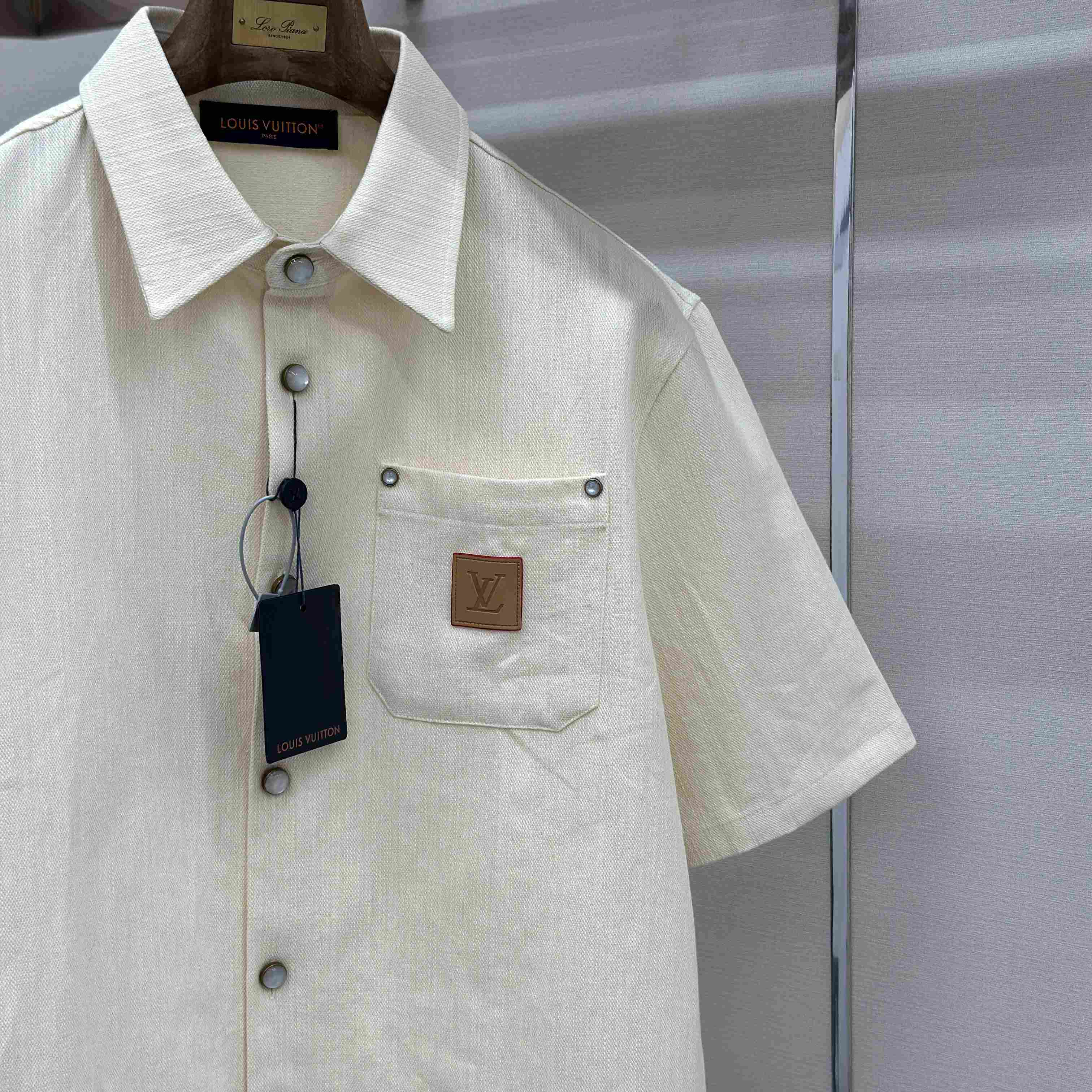 Louis Vuitton Silk-Blend Short-Sleeved Shirt 1AHCHW - DesignerGu