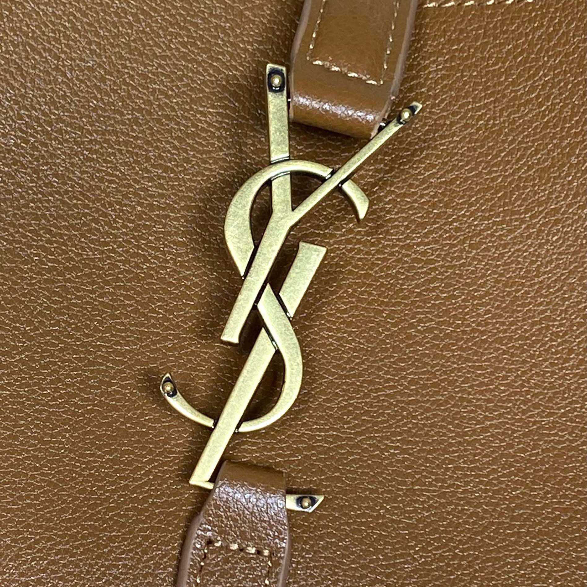 Saint Laurent LE 5 À 7 Supple Small In Grained Leather - DesignerGu