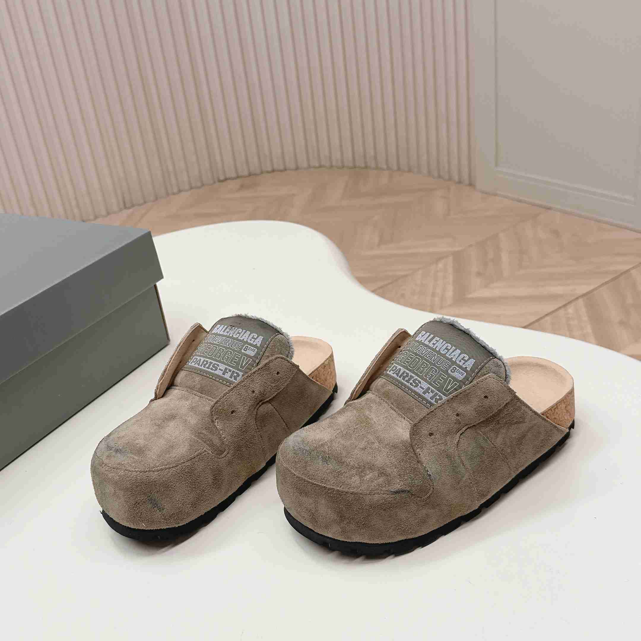 Balenciaga Dumbo Mule In Beige - DesignerGu