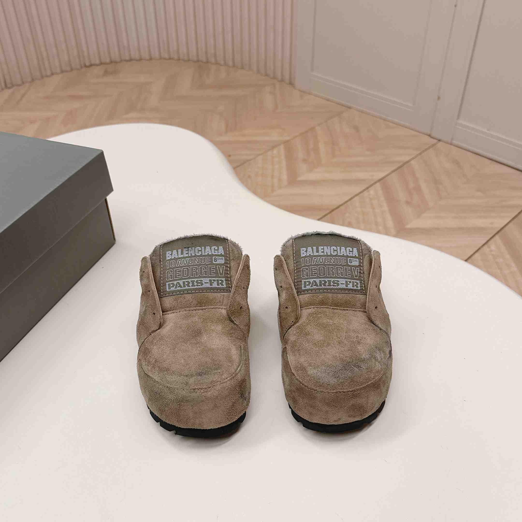 Balenciaga Dumbo Mule In Beige - DesignerGu