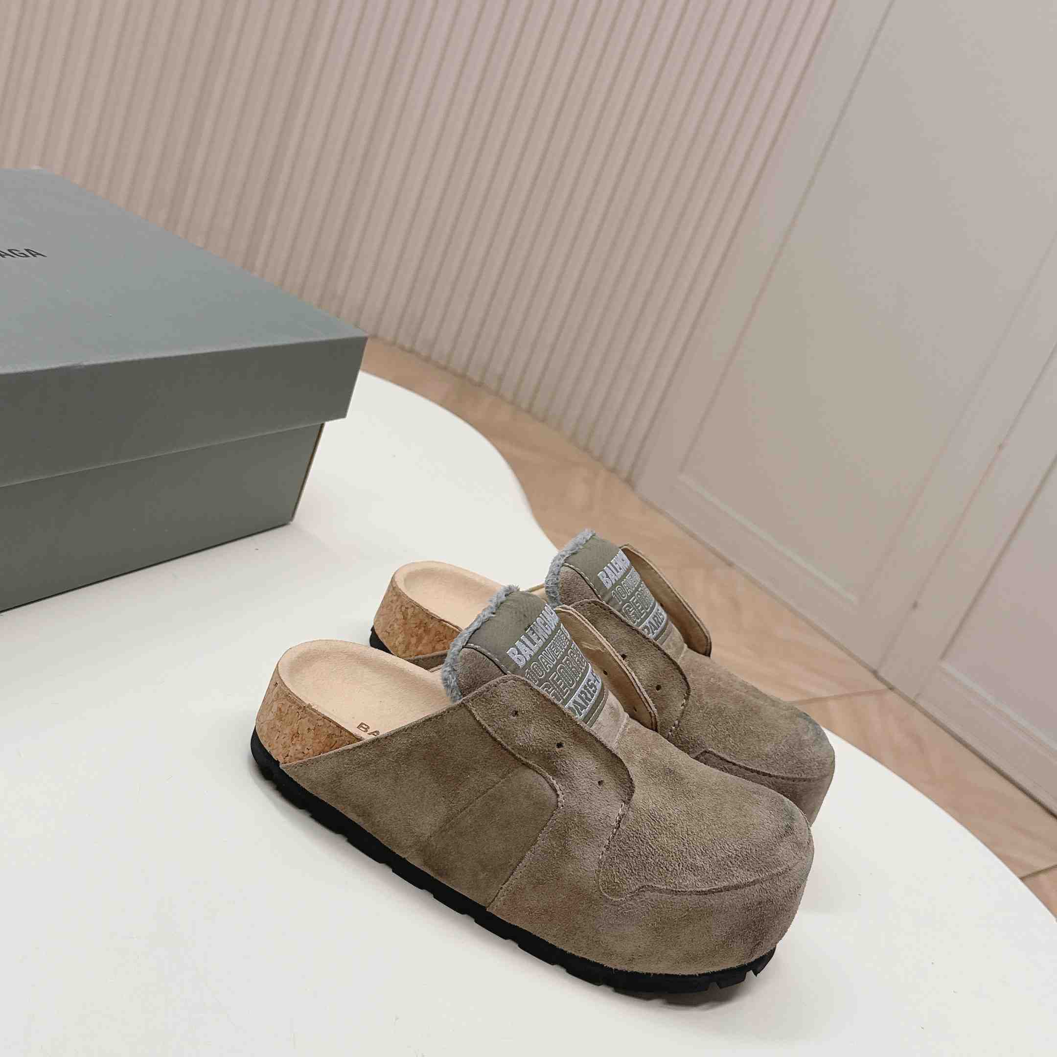 Balenciaga Dumbo Mule In Beige - DesignerGu