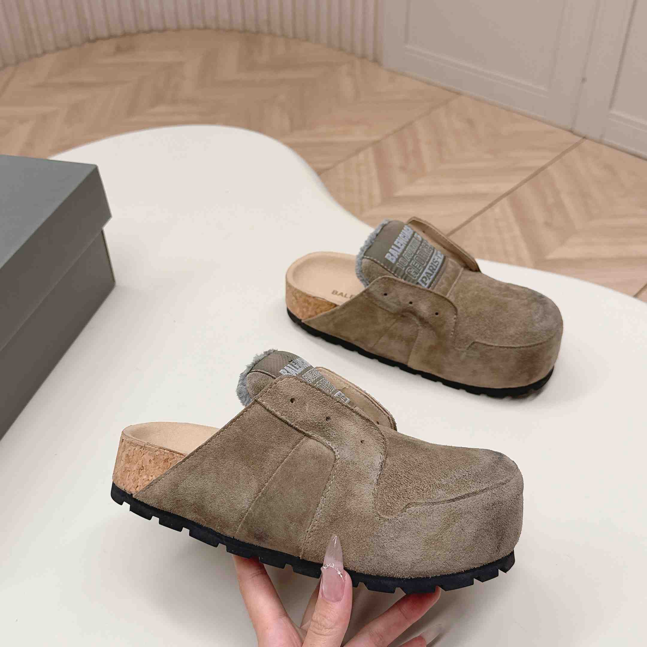 Balenciaga Dumbo Mule In Beige - DesignerGu