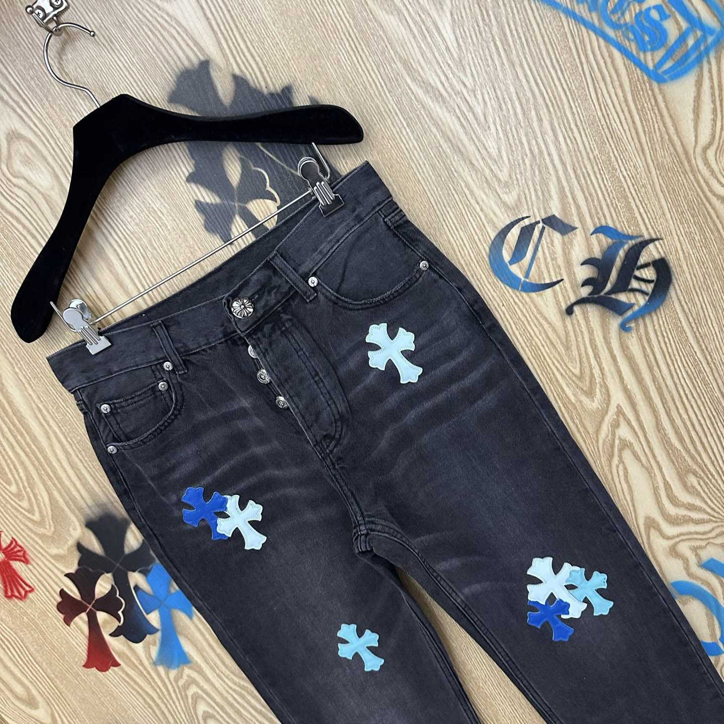 Chrome Hearts London Exclusive Levi's Cross Patch Jeans - DesignerGu
