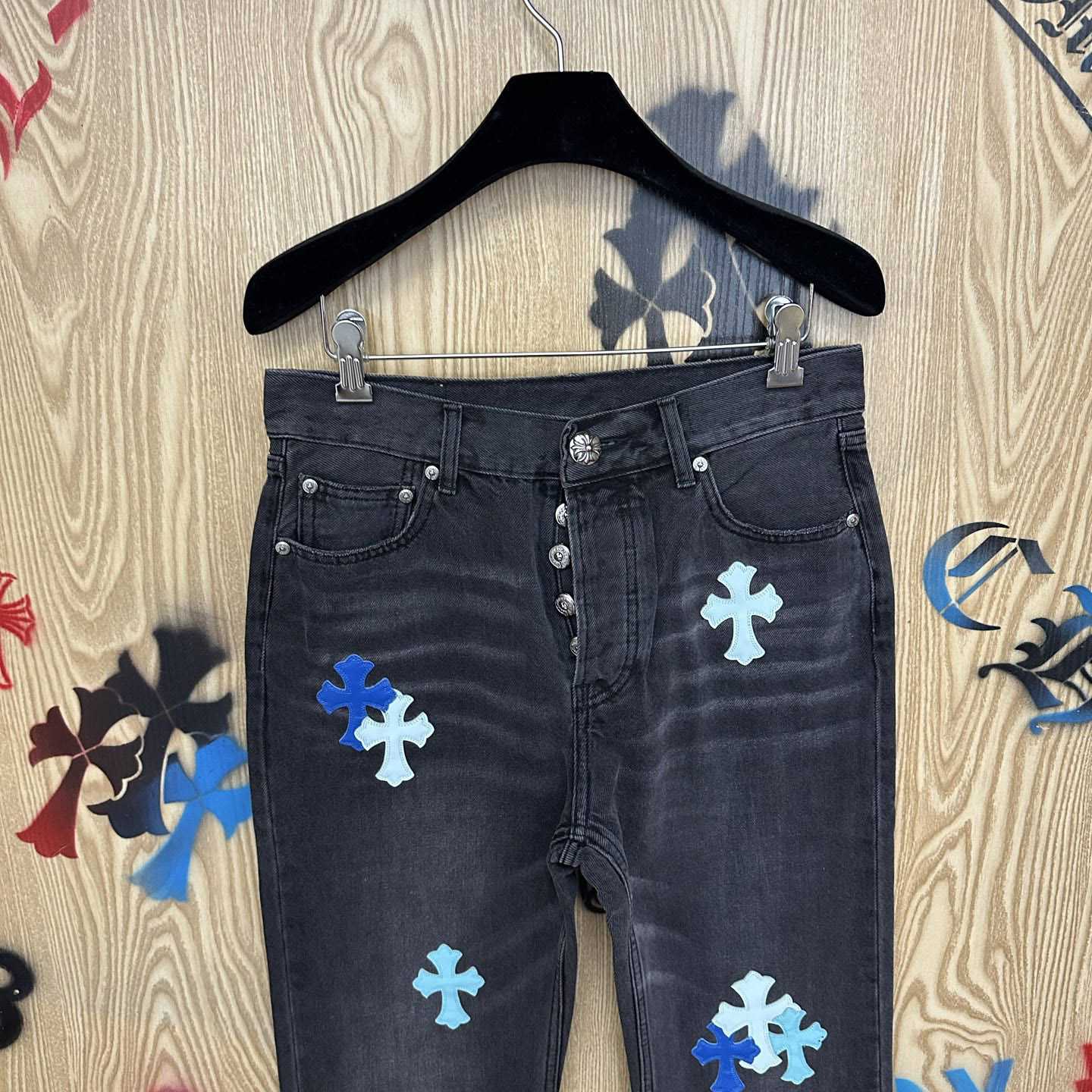 Chrome Hearts London Exclusive Levi's Cross Patch Jeans - DesignerGu