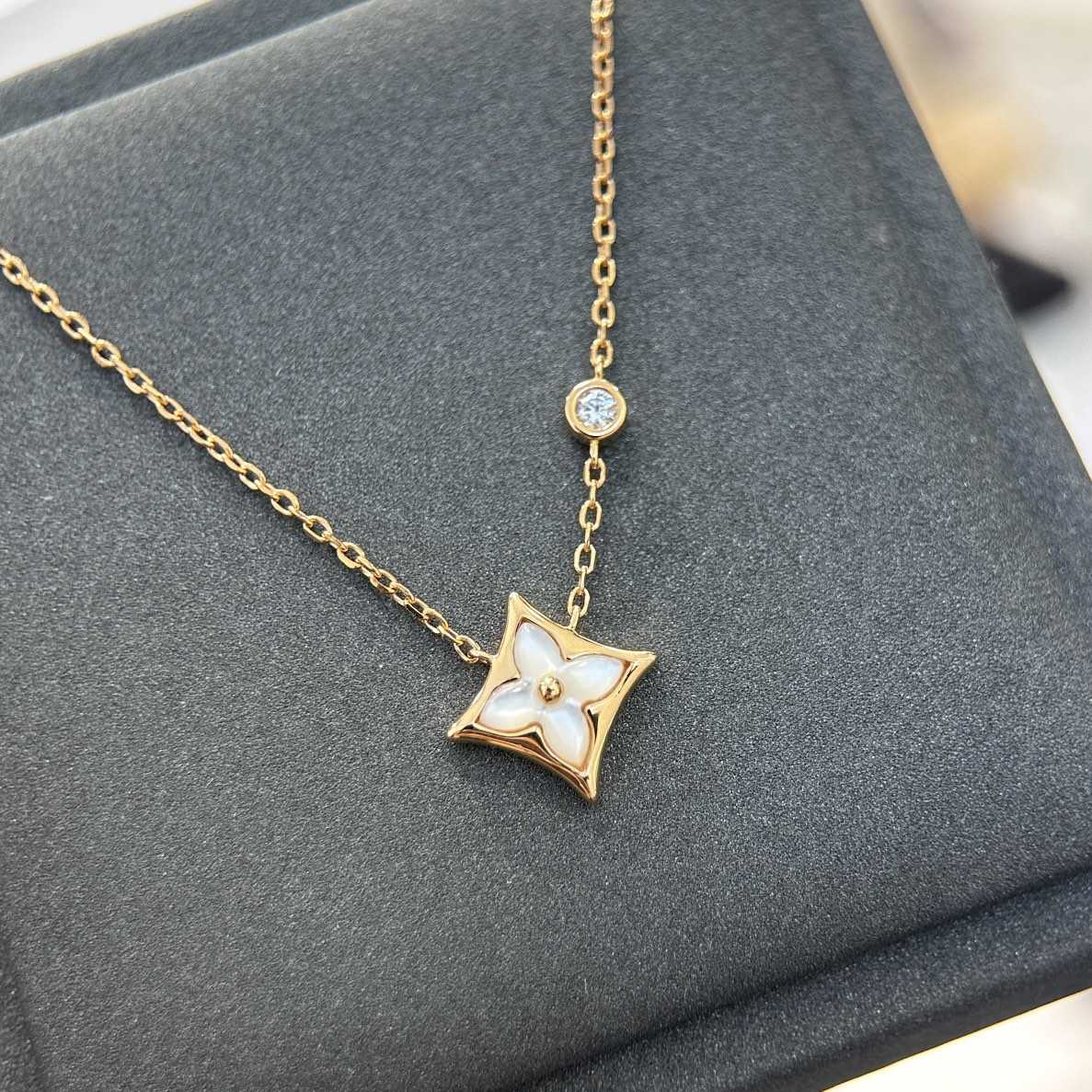 Louis Vuitton Color Blossom BB Star Pendant - DesignerGu