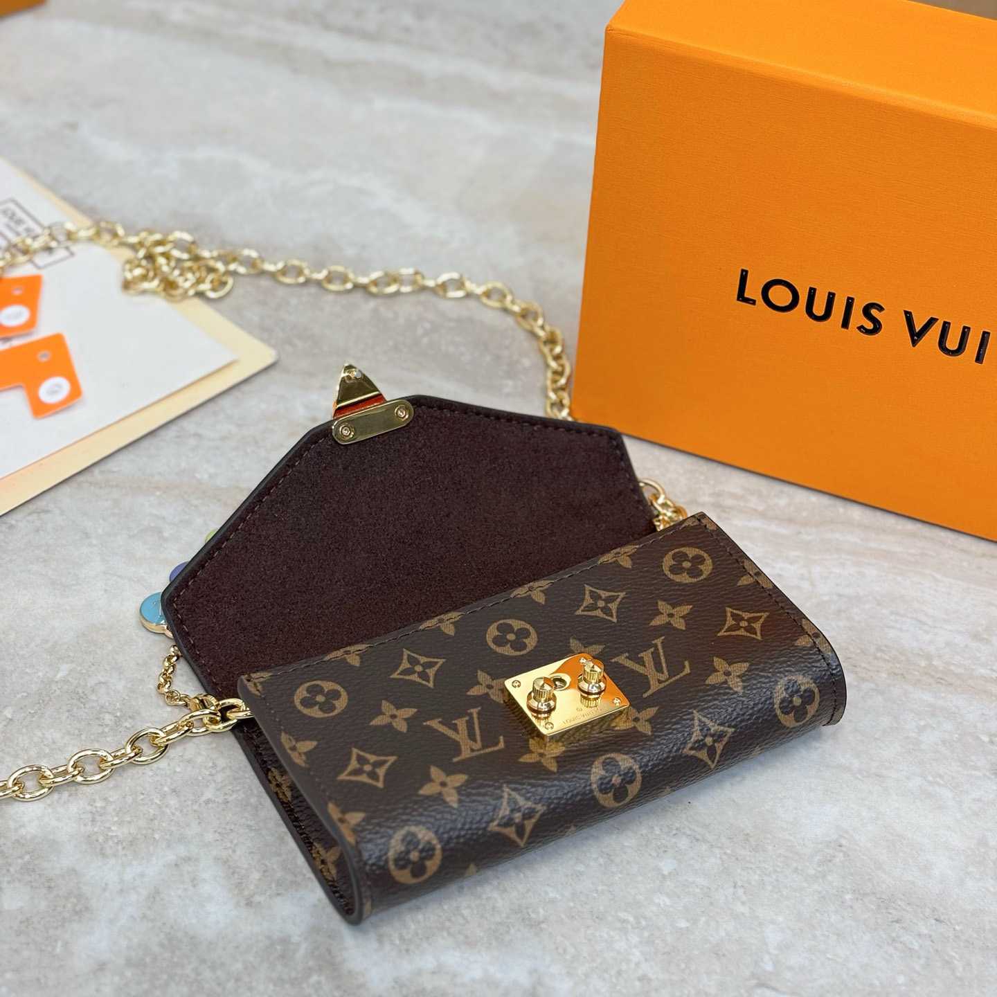 Louis Vuitton Pouch Metis Belt M4588Z - DesignerGu