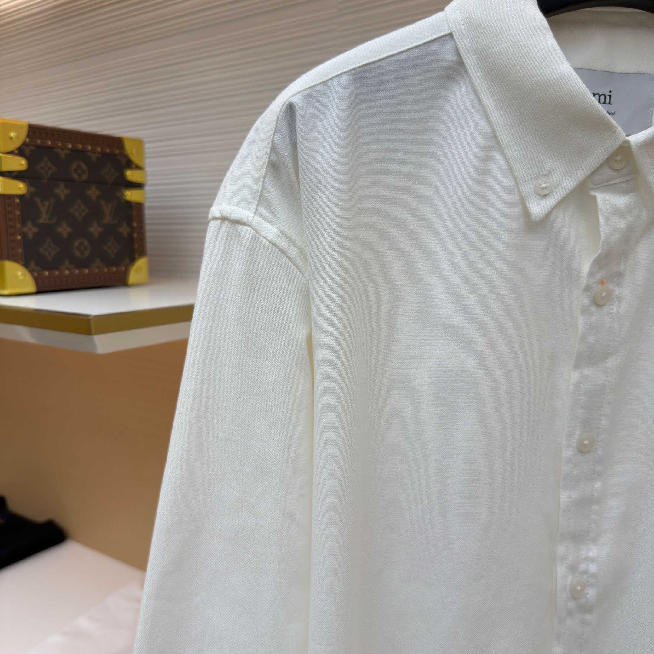 AMI Paris Ami De Coeur Button Down Shirt In Cotton Oxford - DesignerGu