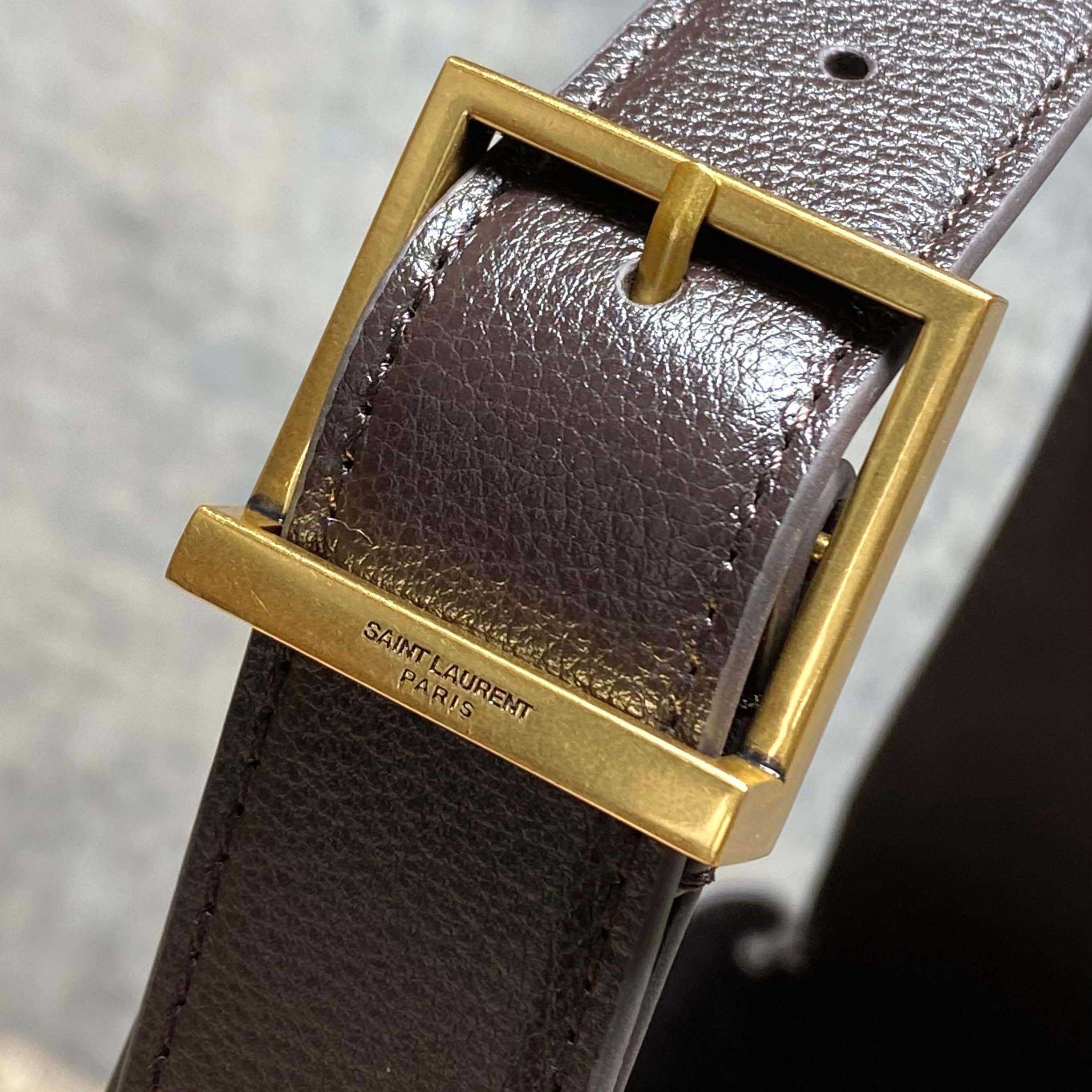 Saint Laurent LE 5 À 7 Supple LARGE In Grained Leather - DesignerGu