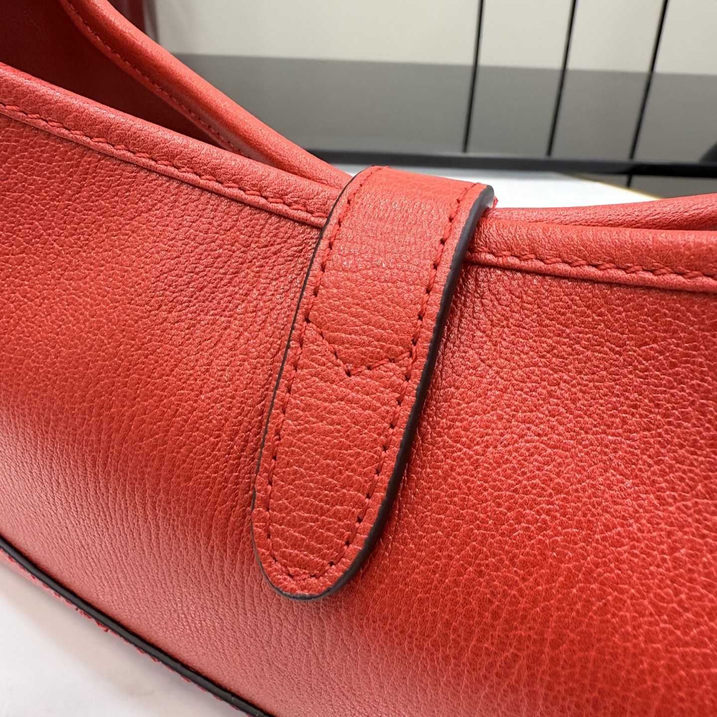 Gucci Jackie Slim Medium Shoulder Bag  - DesignerGu