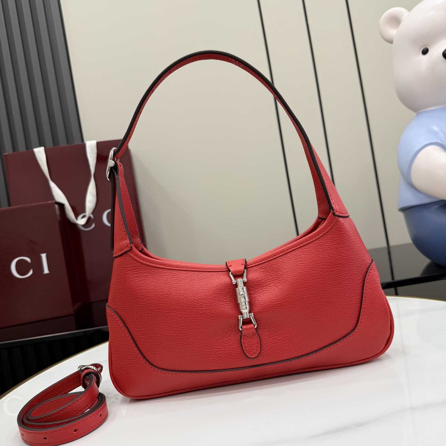 Gucci Jackie Slim Medium Shoulder Bag  - DesignerGu