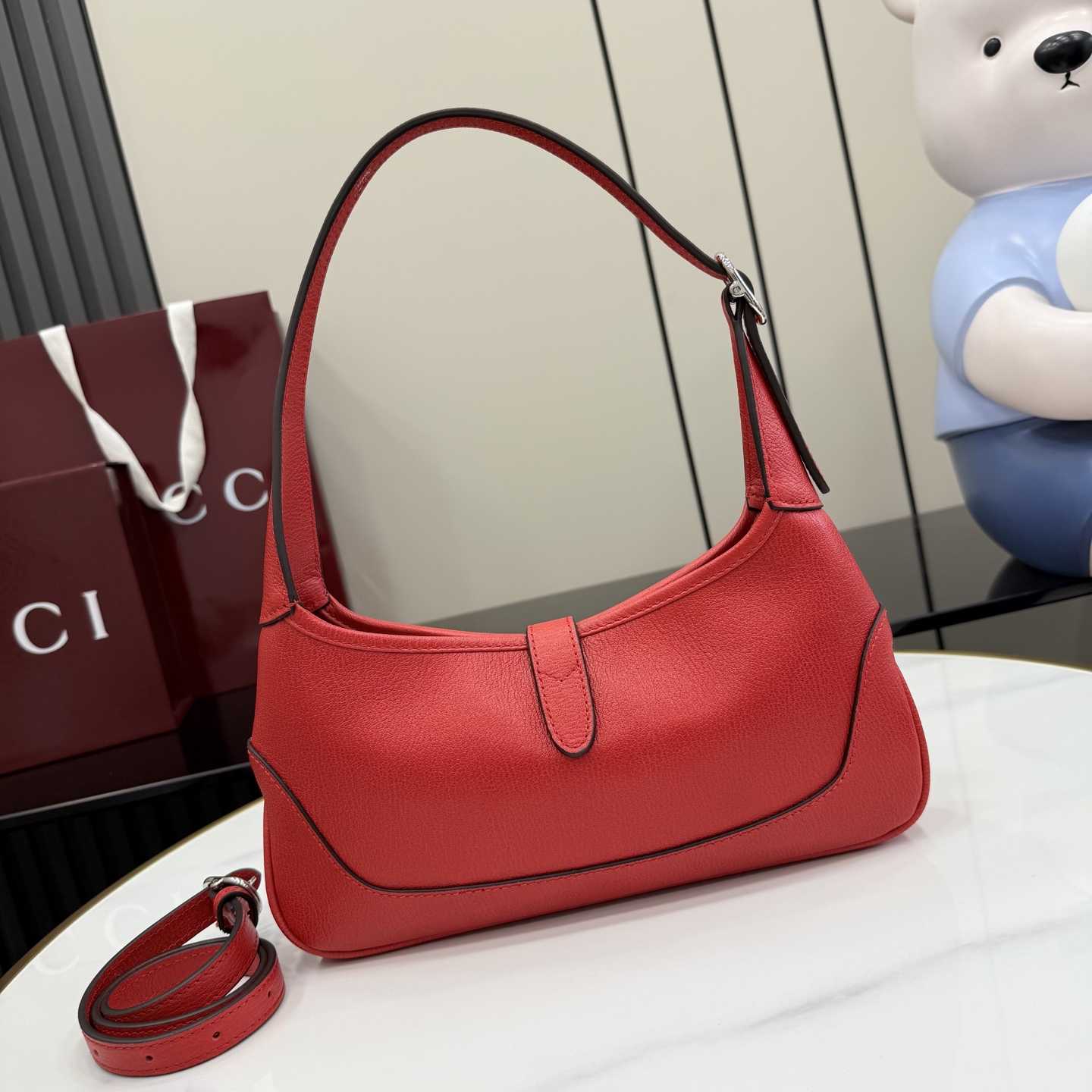 Gucci Jackie Slim Medium Shoulder Bag  - DesignerGu