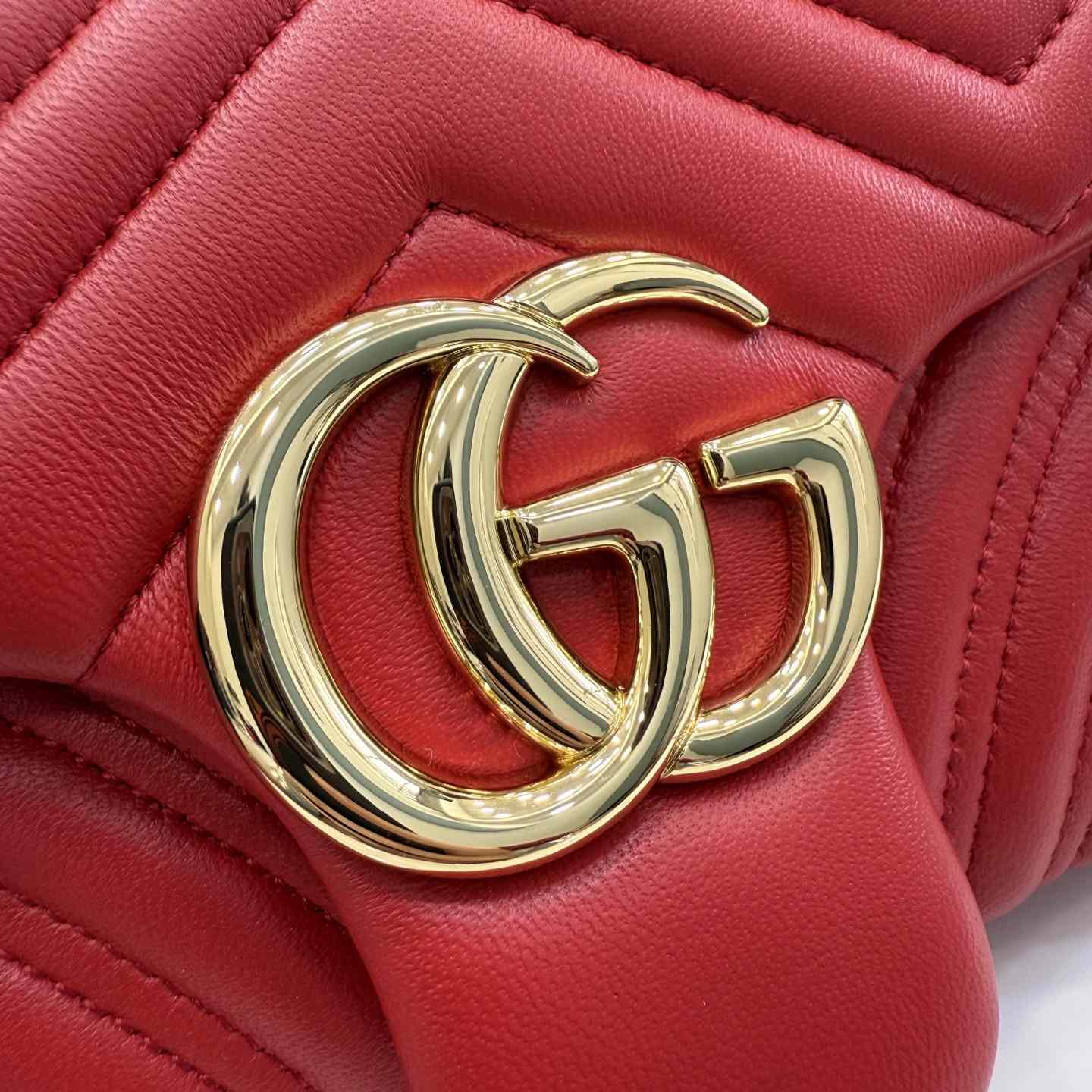 Gucci GG Marmont Medium Shoulder Bag - DesignerGu