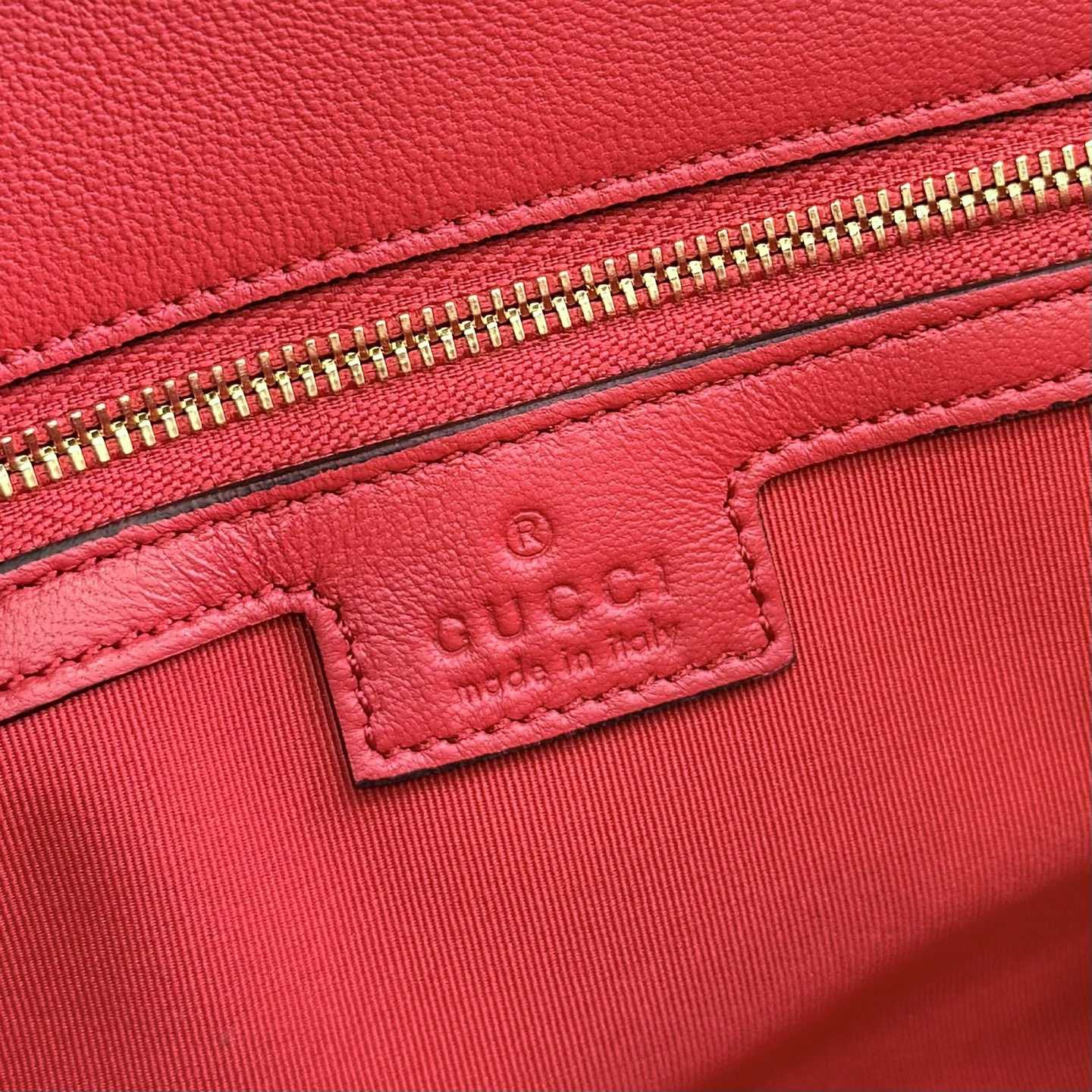Gucci GG Marmont Medium Shoulder Bag - DesignerGu